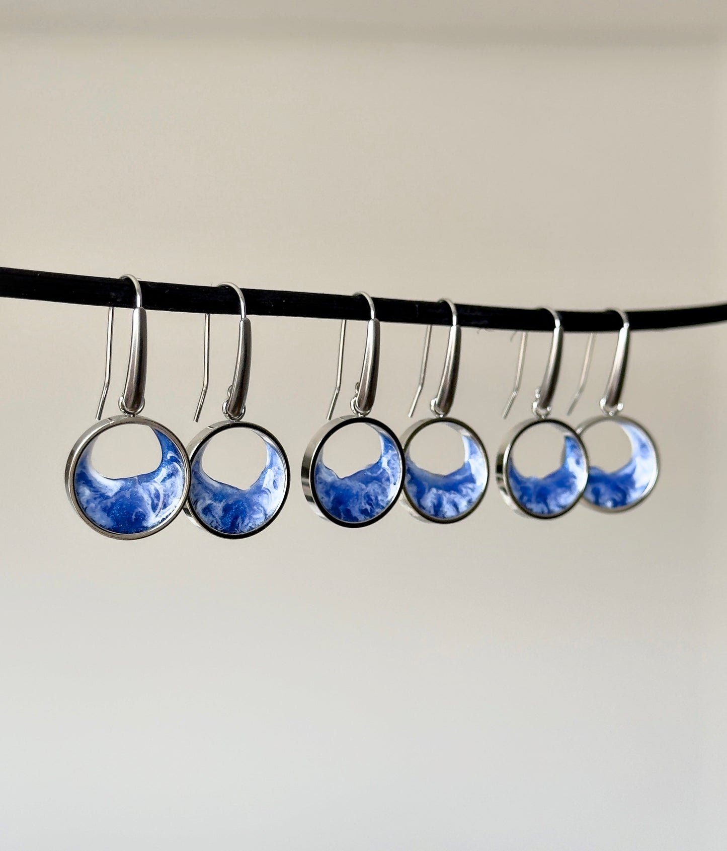 Pendientes de acero inoxidable con diseño de olas