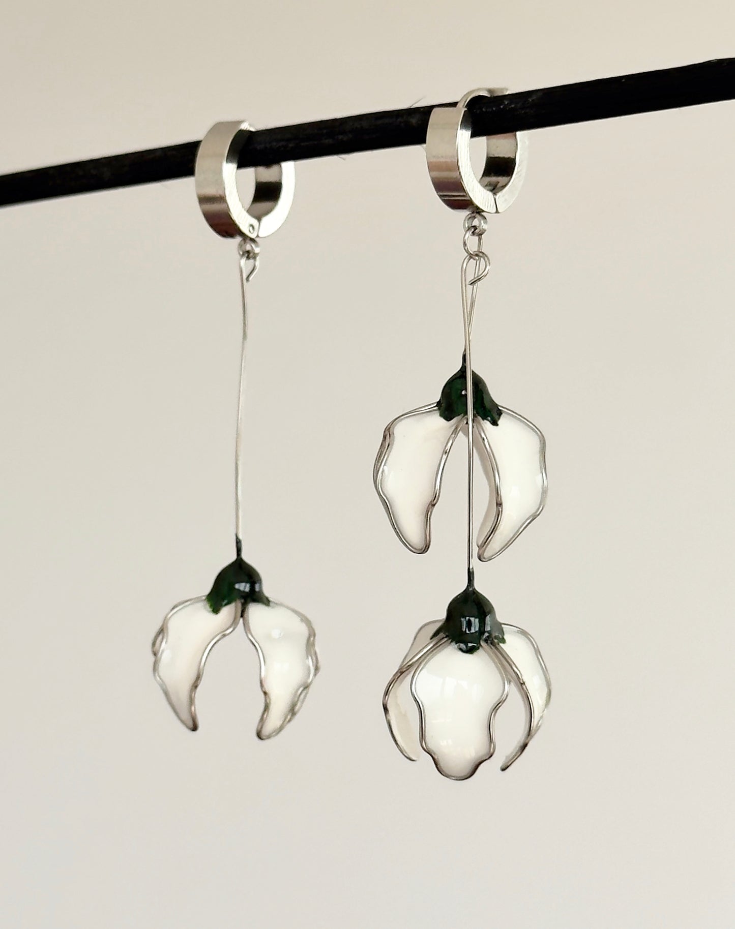 Pendientes blancos con forma de flor