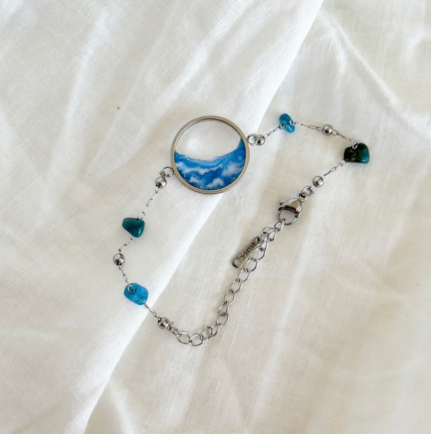 Bracelet with the sea