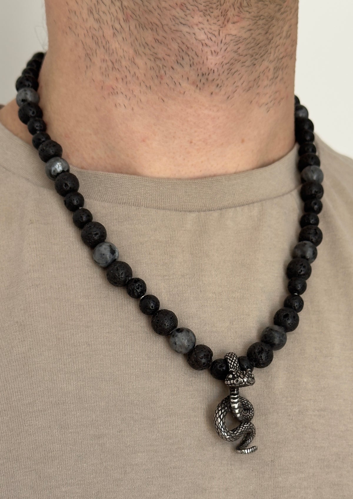 Collar para hombre con piedras naturales