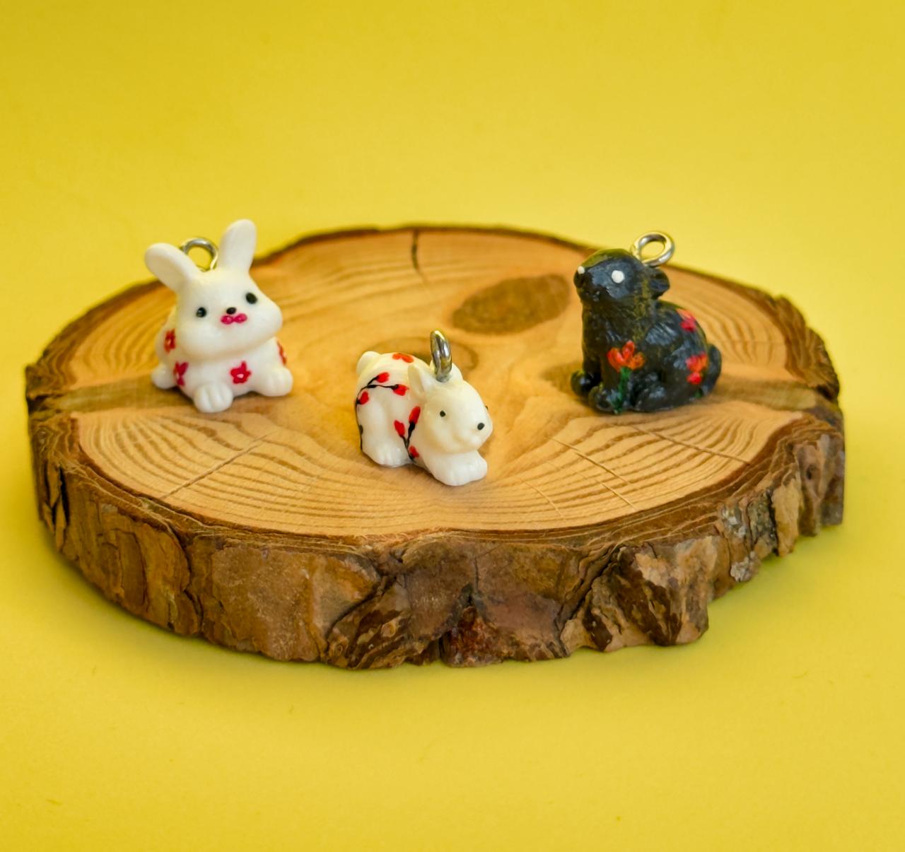 Todos los colgantes con miniatura de animal Conejo y pintura a mano