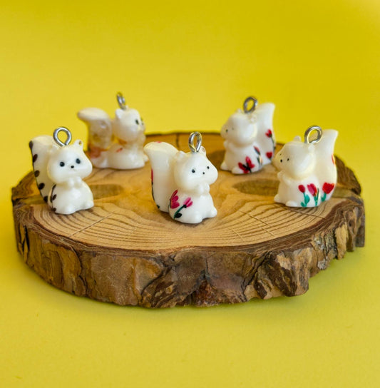 Todos los colgantes con miniatura de animal Ardilla y pintura a mano