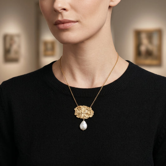 Colgante de bronce de estilo vintage con una perla barroca