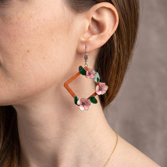 Wooden earrings with flowers