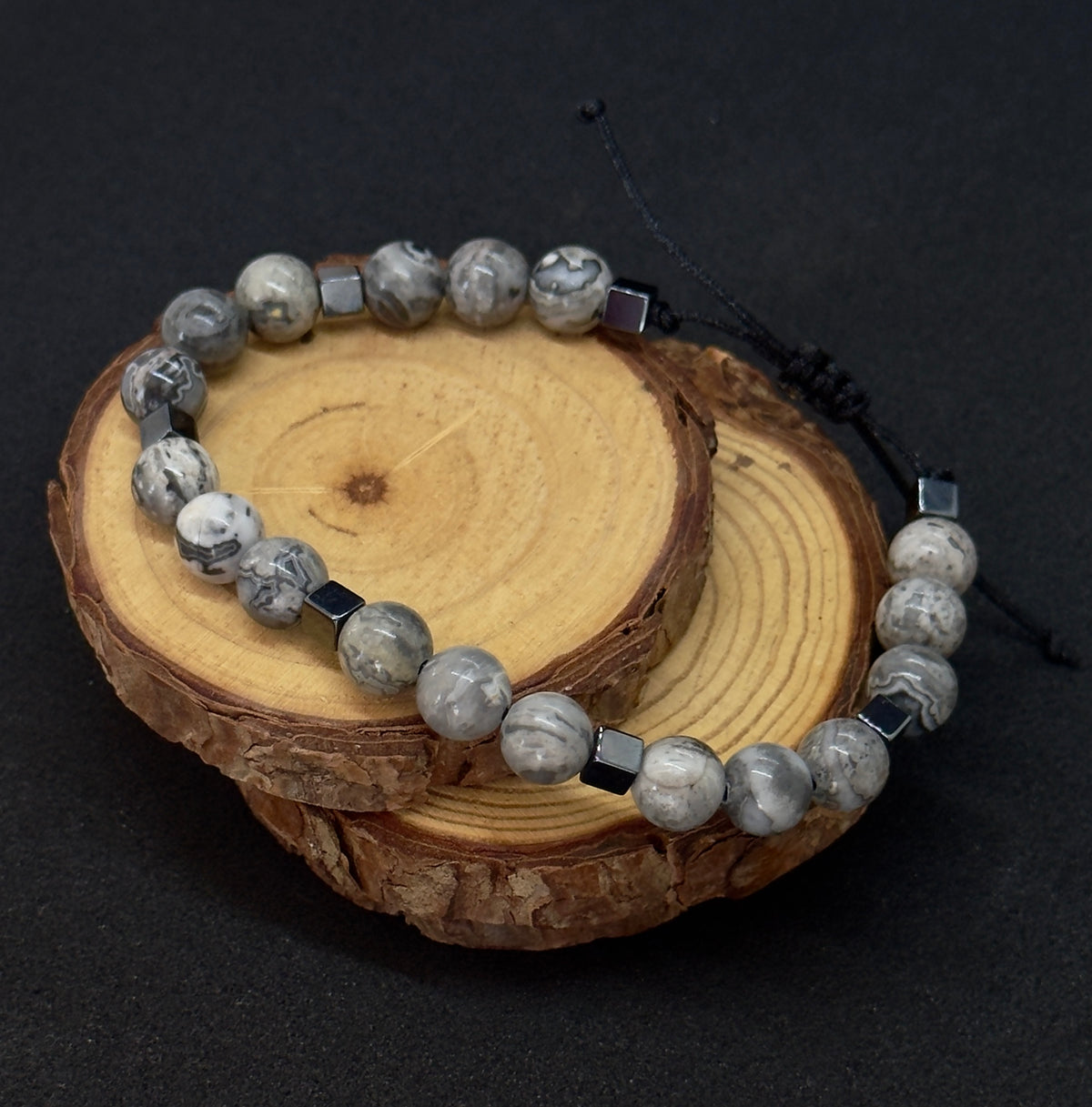 Pulsera gris para hombre hecha de piedras naturales