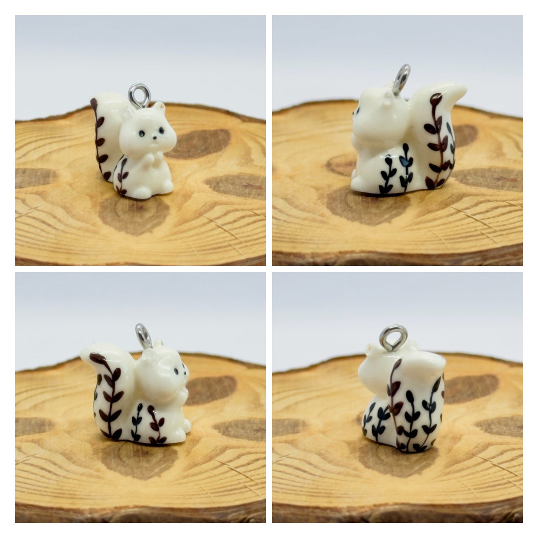 Todos los colgantes con miniatura de animal Ardilla y pintura a mano