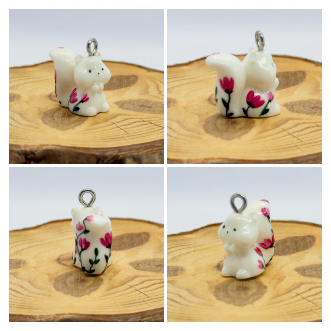 Todos los colgantes con miniatura de animal Ardilla y pintura a mano