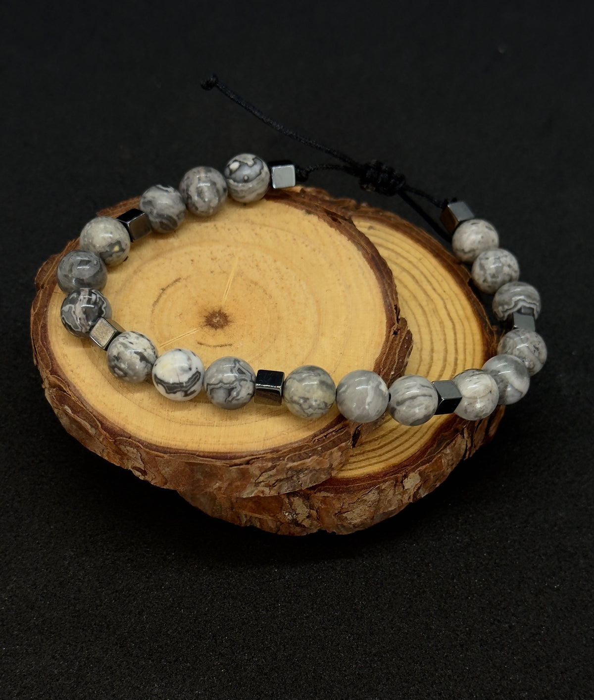 Pulsera gris para hombre hecha de piedras naturales