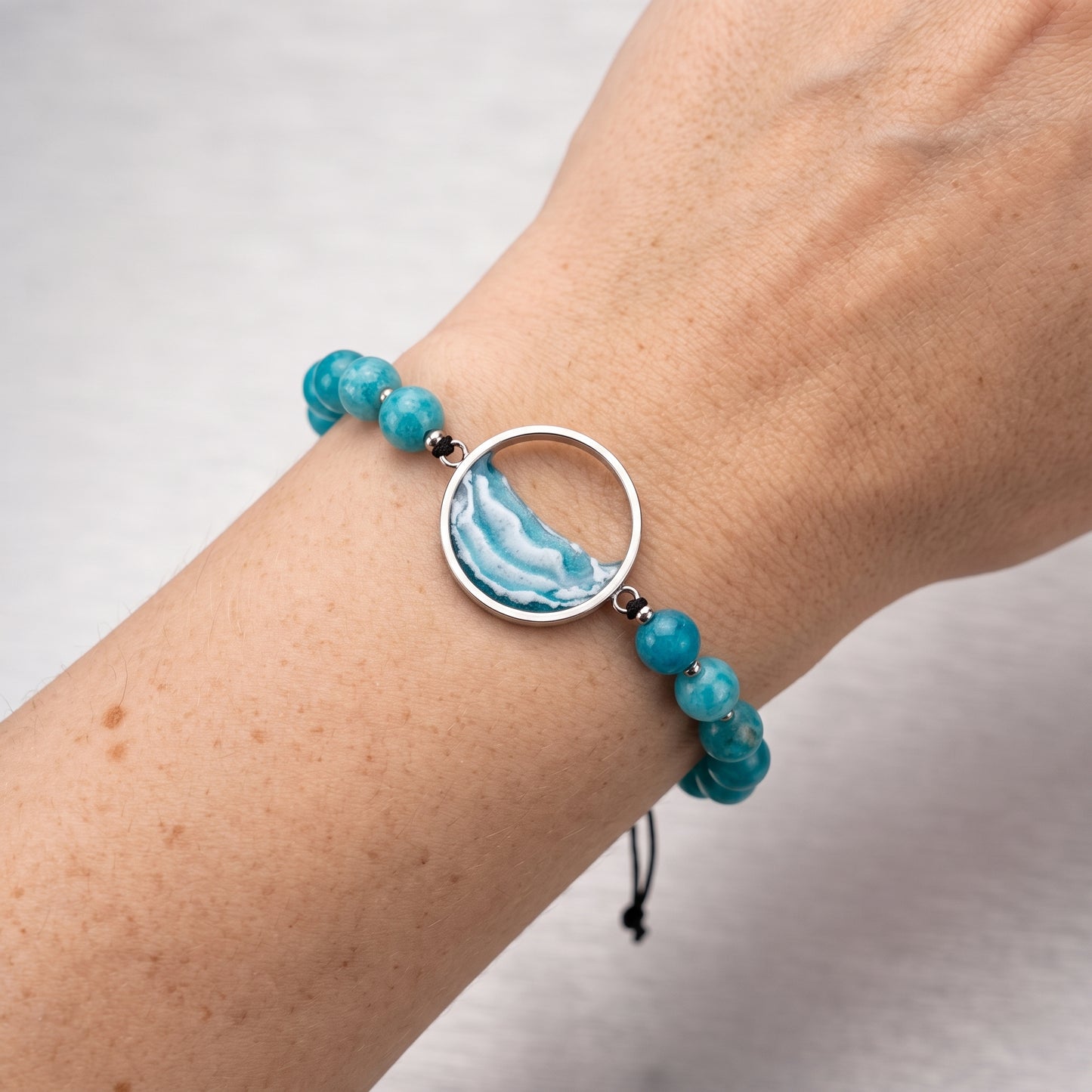 Bracelet with the sea