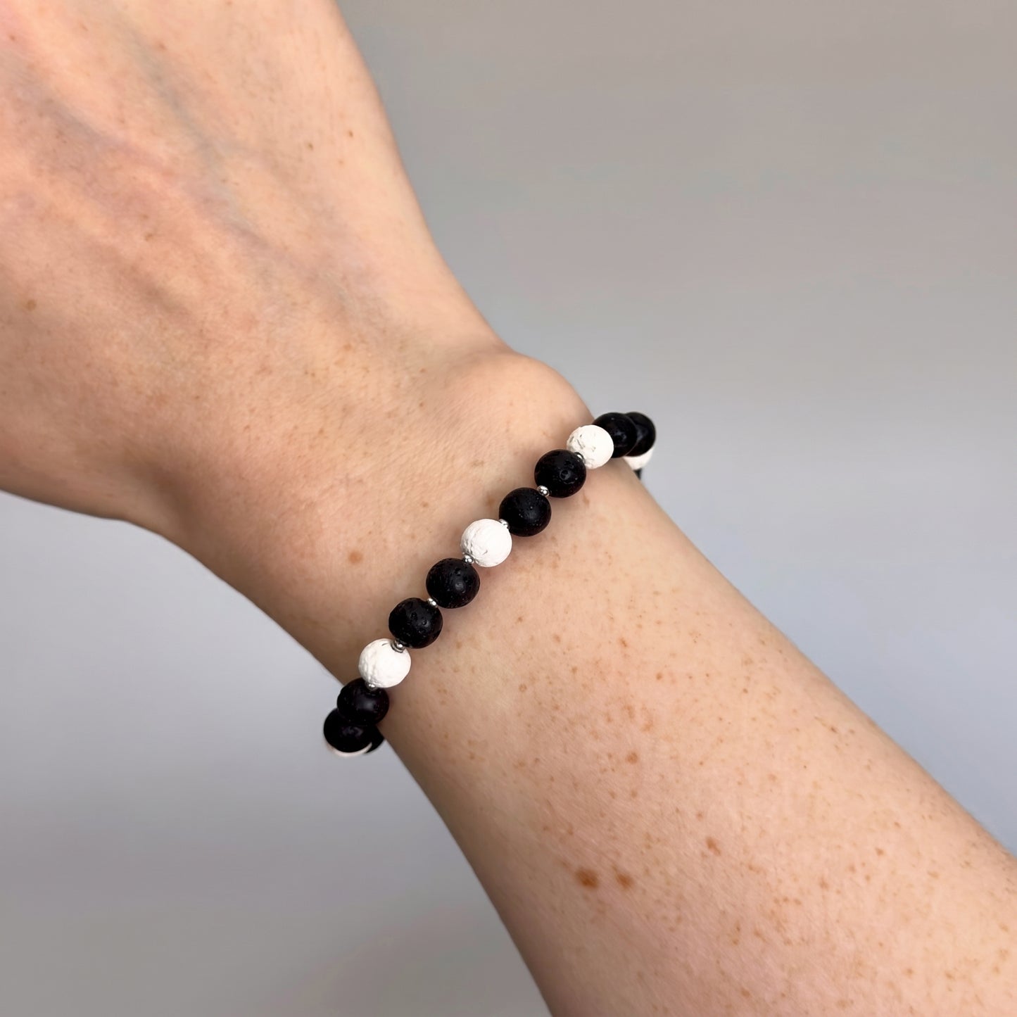 Unisex macrame bracelet with lava stone