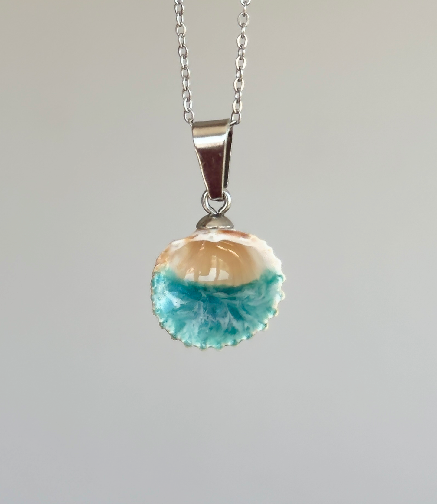 Shell pendants with the sea inside