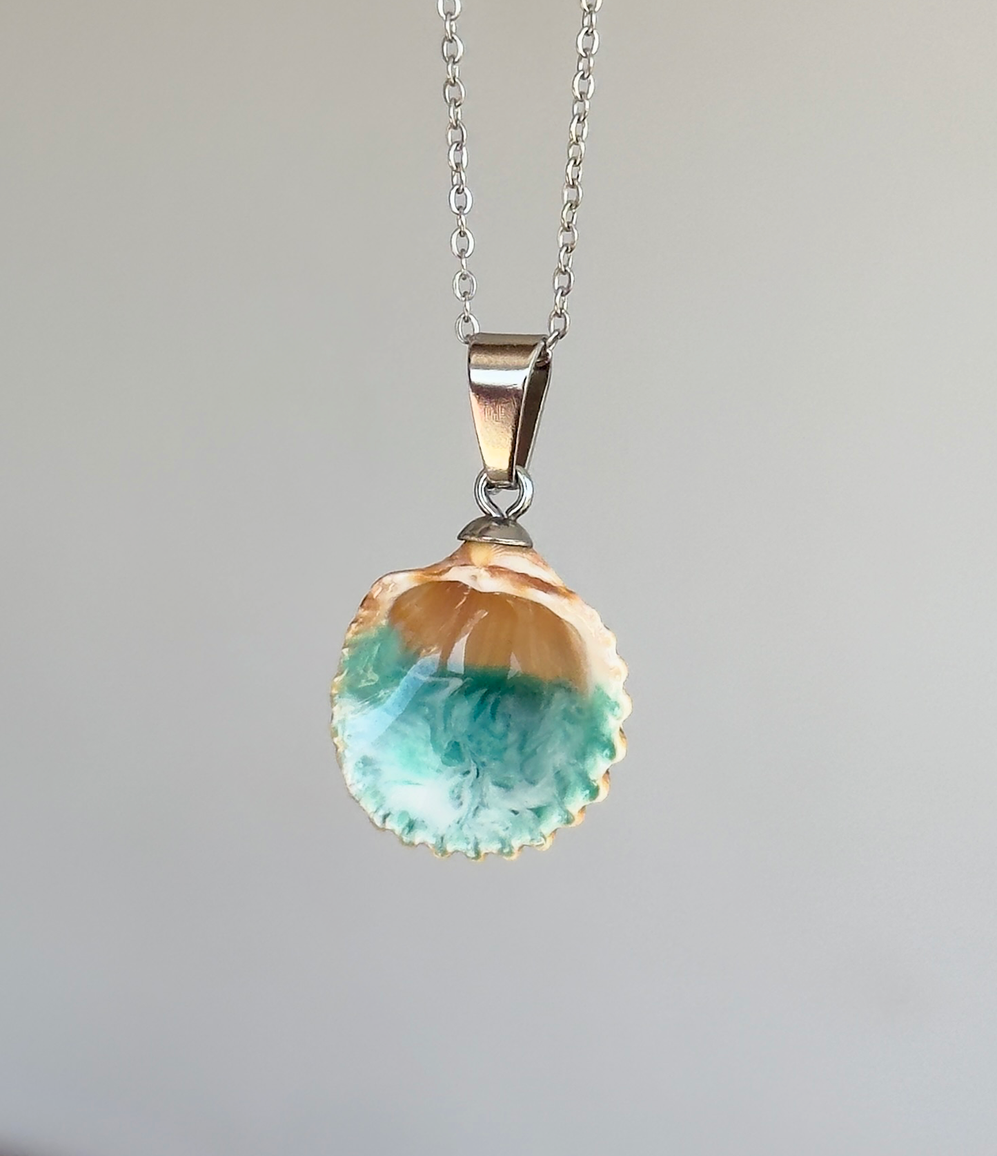 Shell pendants with the sea inside
