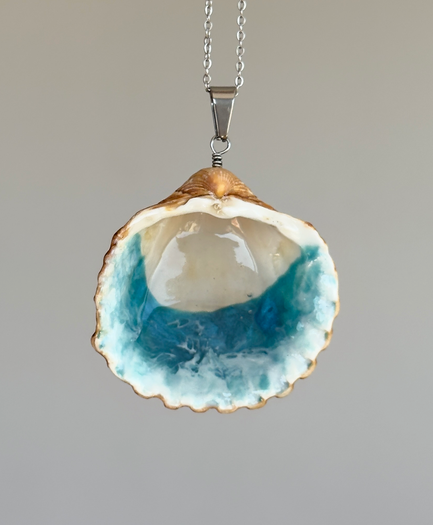 Shell pendants with the sea inside