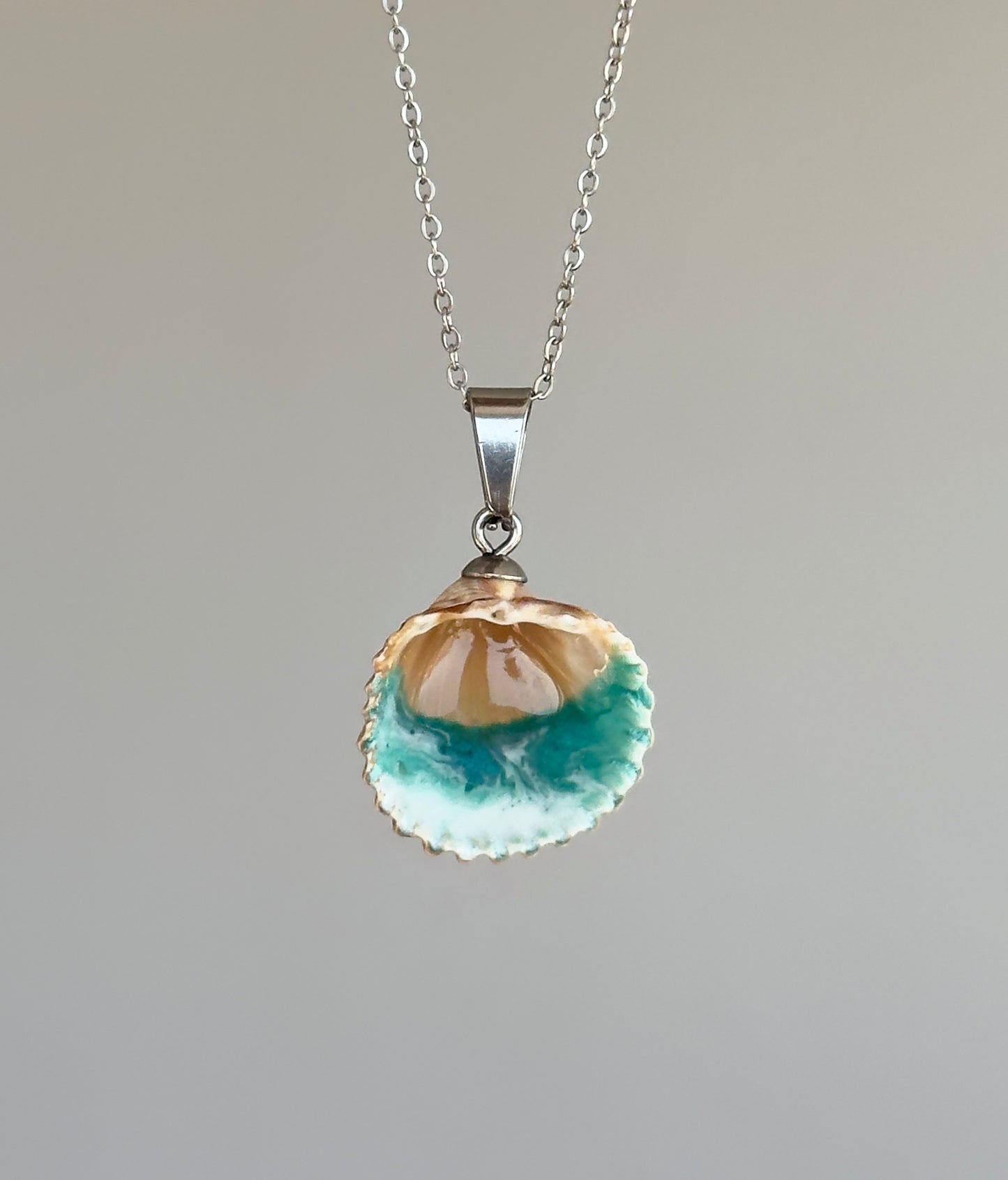 Shell pendants with the sea inside