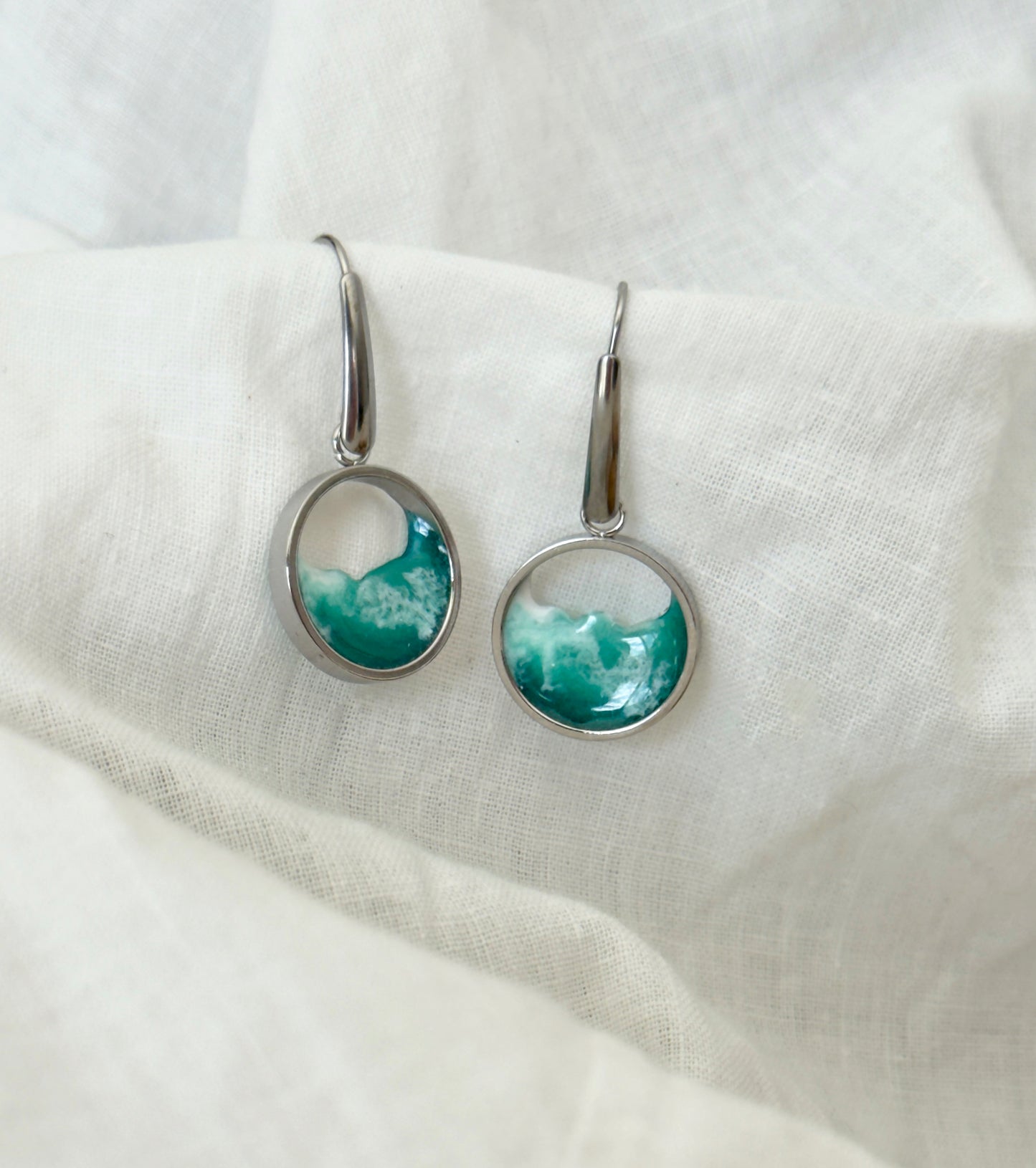 Pendientes de acero inoxidable con diseño de olas
