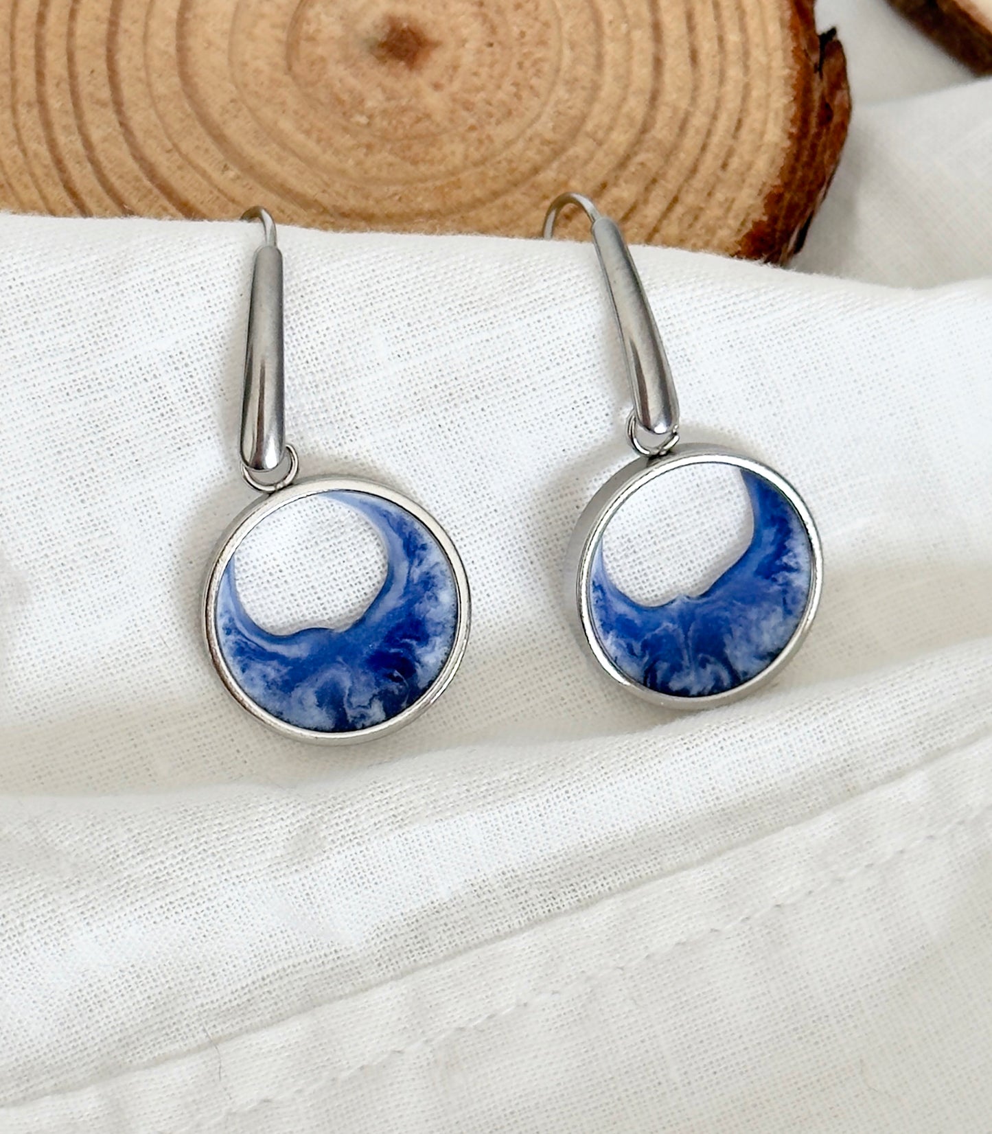 Stainless steel wave-design earrings