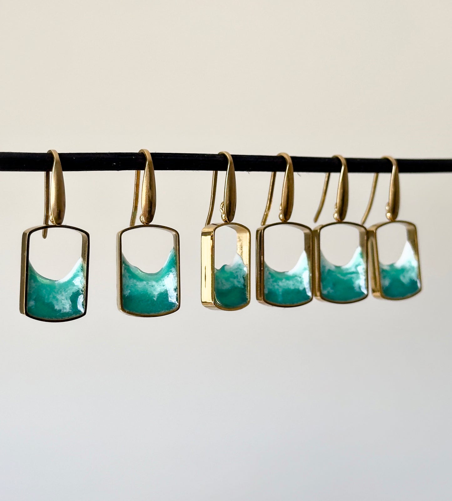 Pendientes de acero inoxidable con diseño de olas