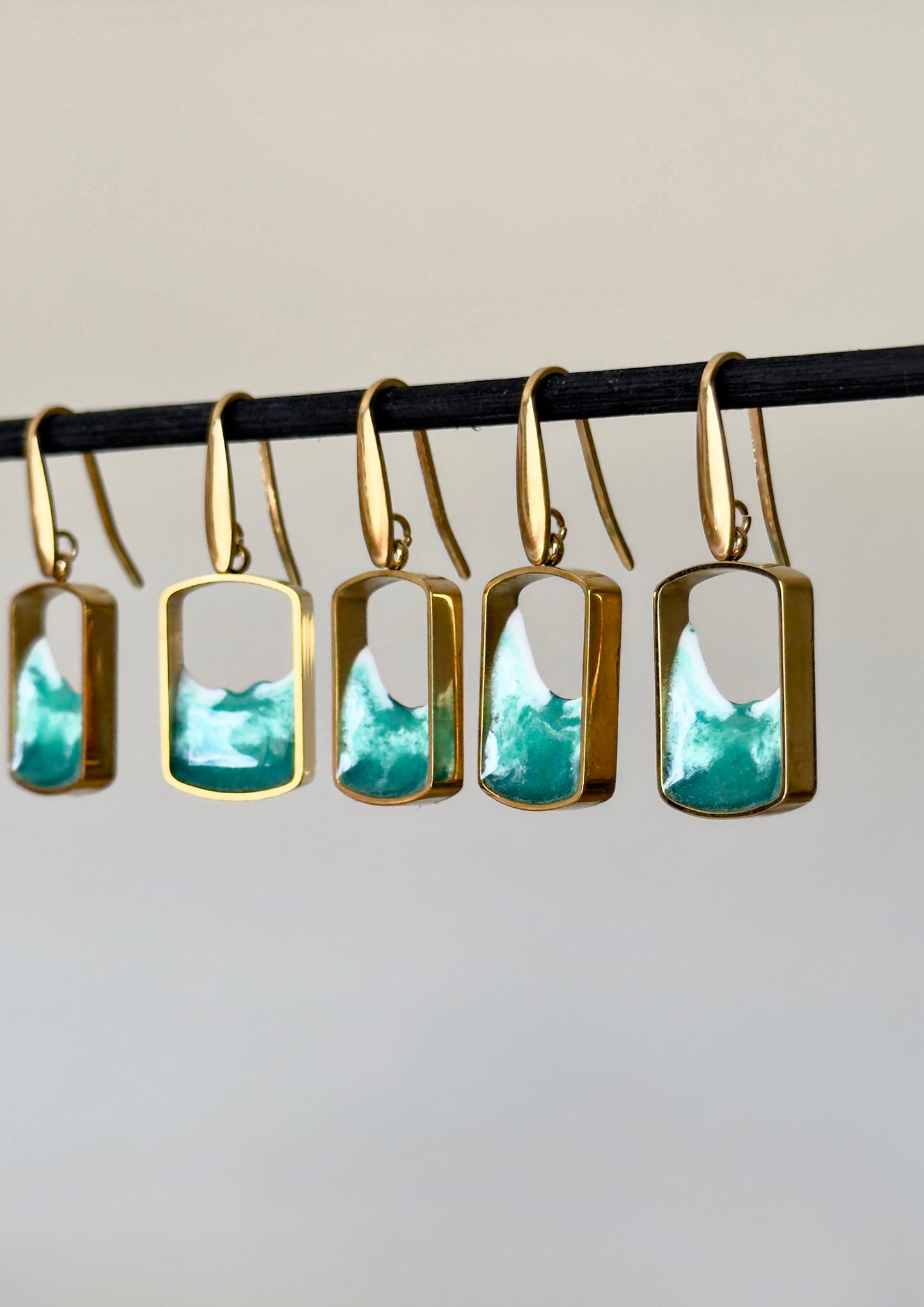 Pendientes de acero inoxidable con diseño de olas