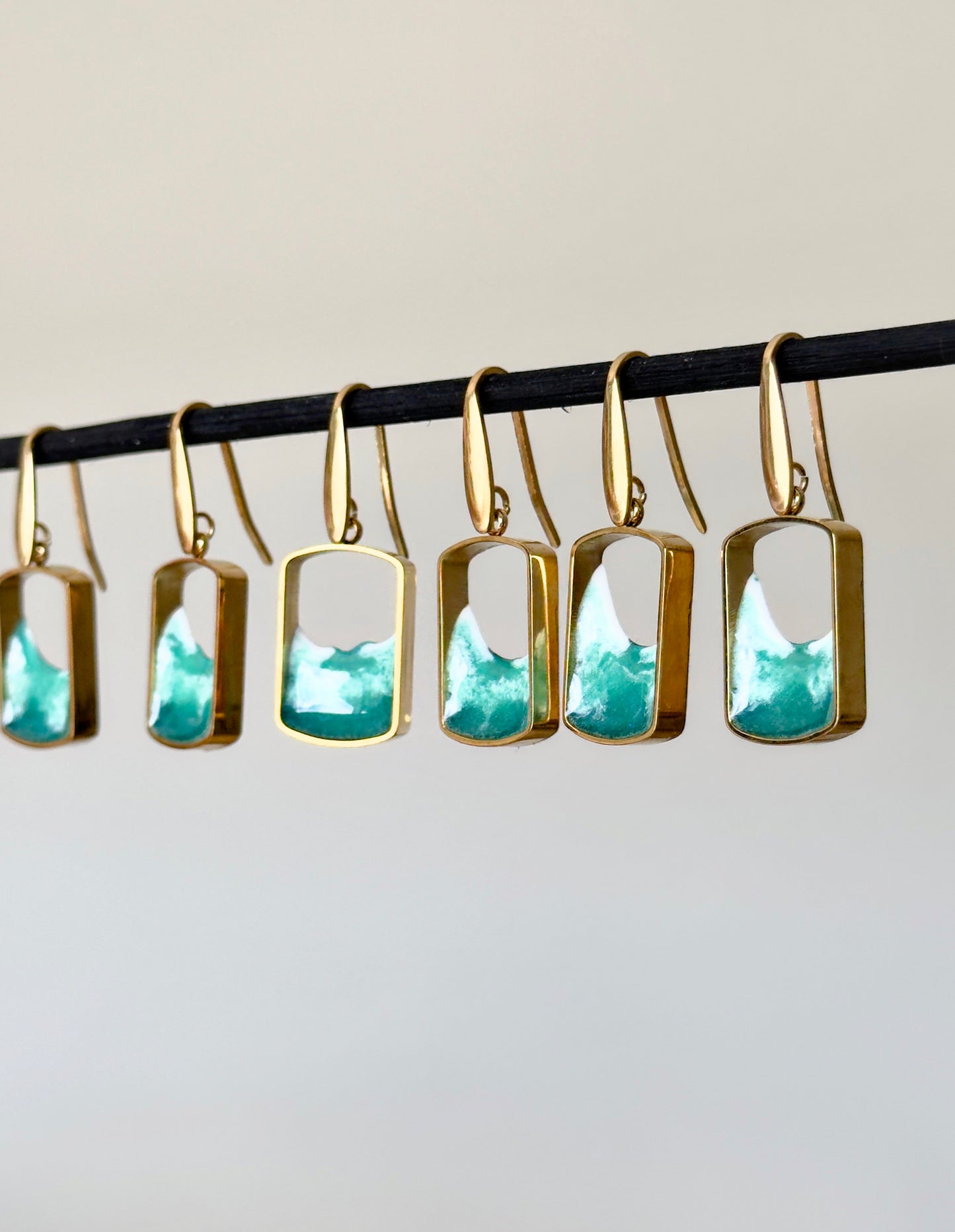 Pendientes de acero inoxidable con diseño de olas