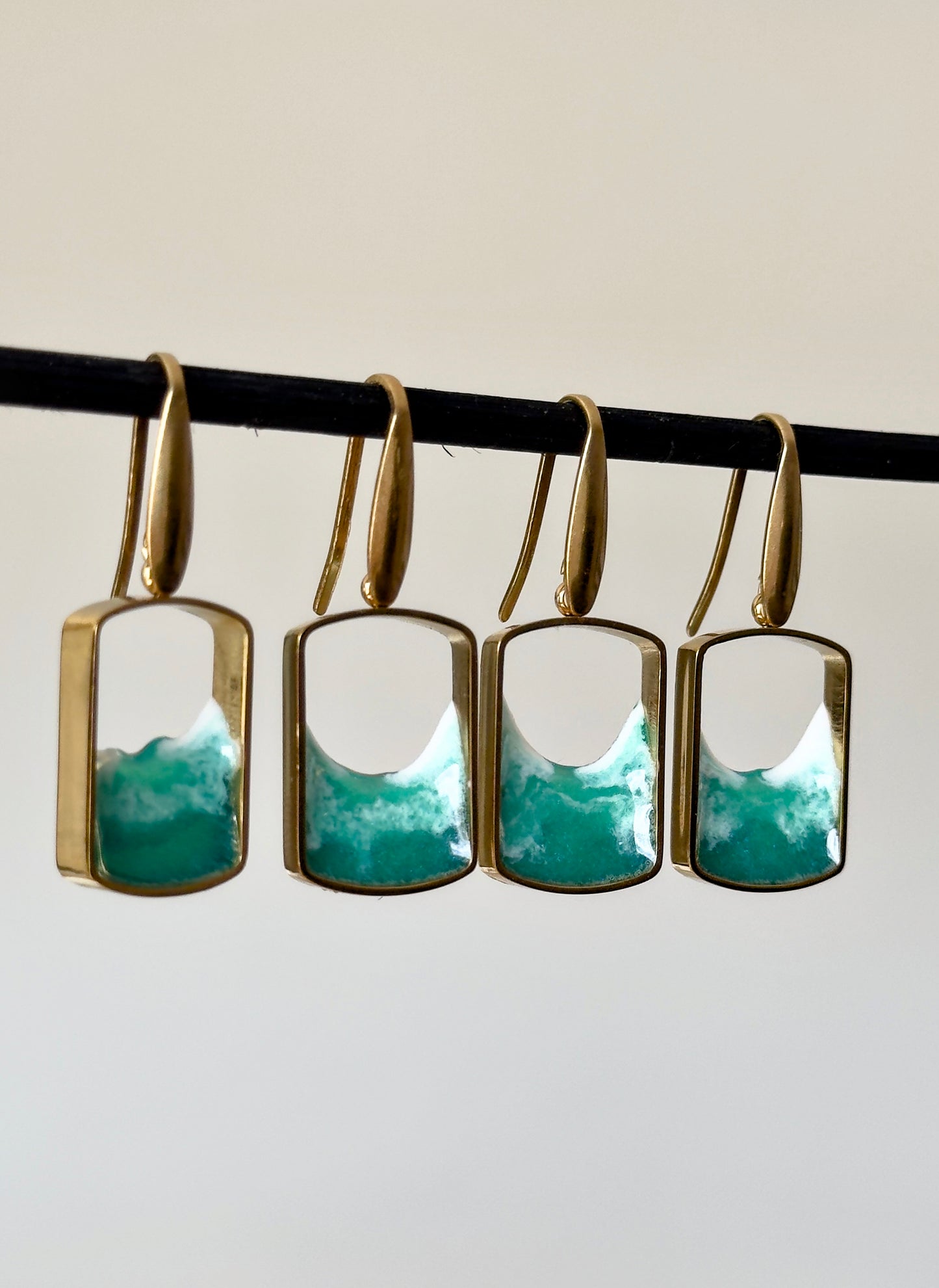 Pendientes de acero inoxidable con diseño de olas