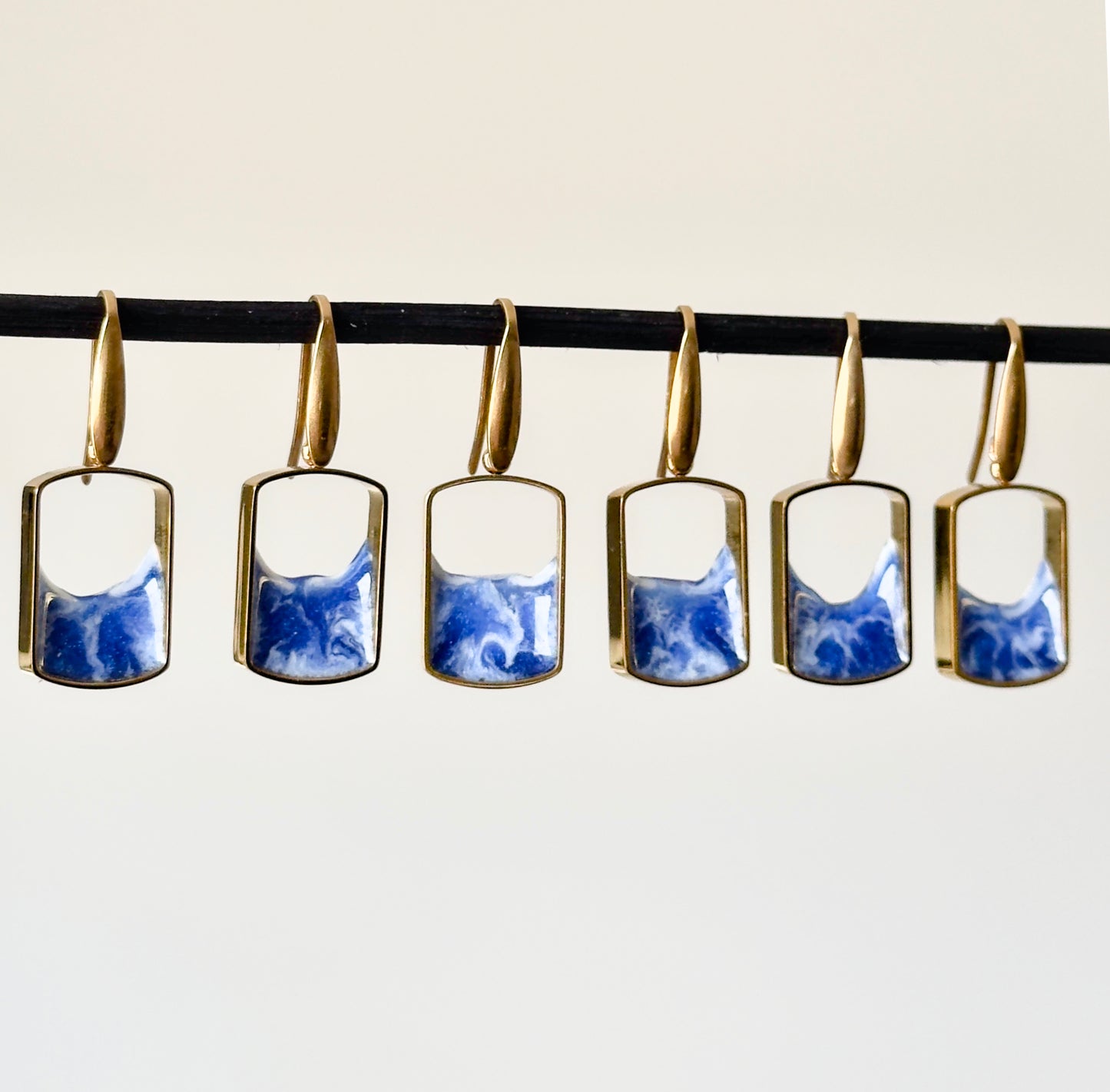 Pendientes de acero inoxidable con diseño de olas