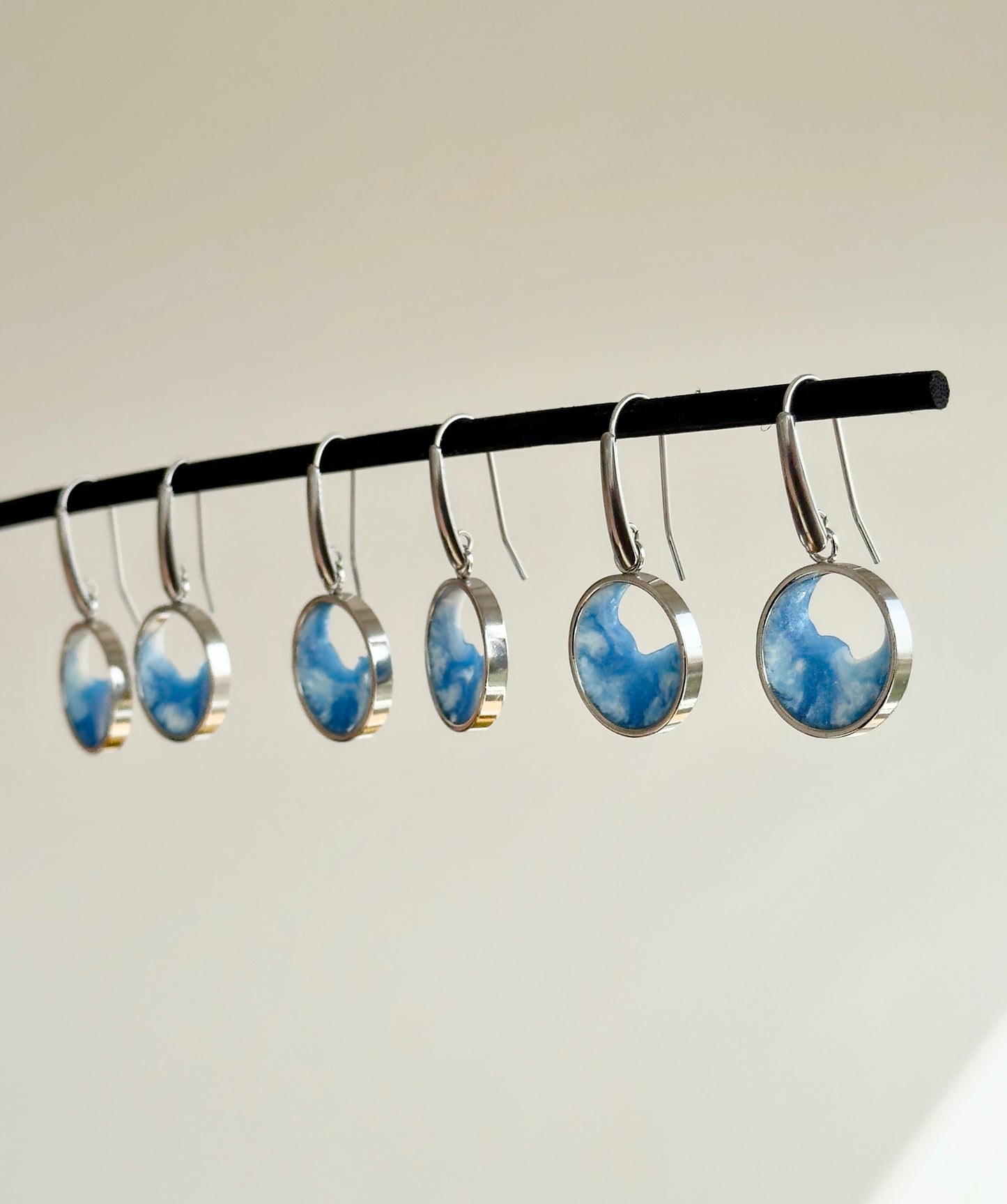 Pendientes de acero inoxidable con diseño de olas
