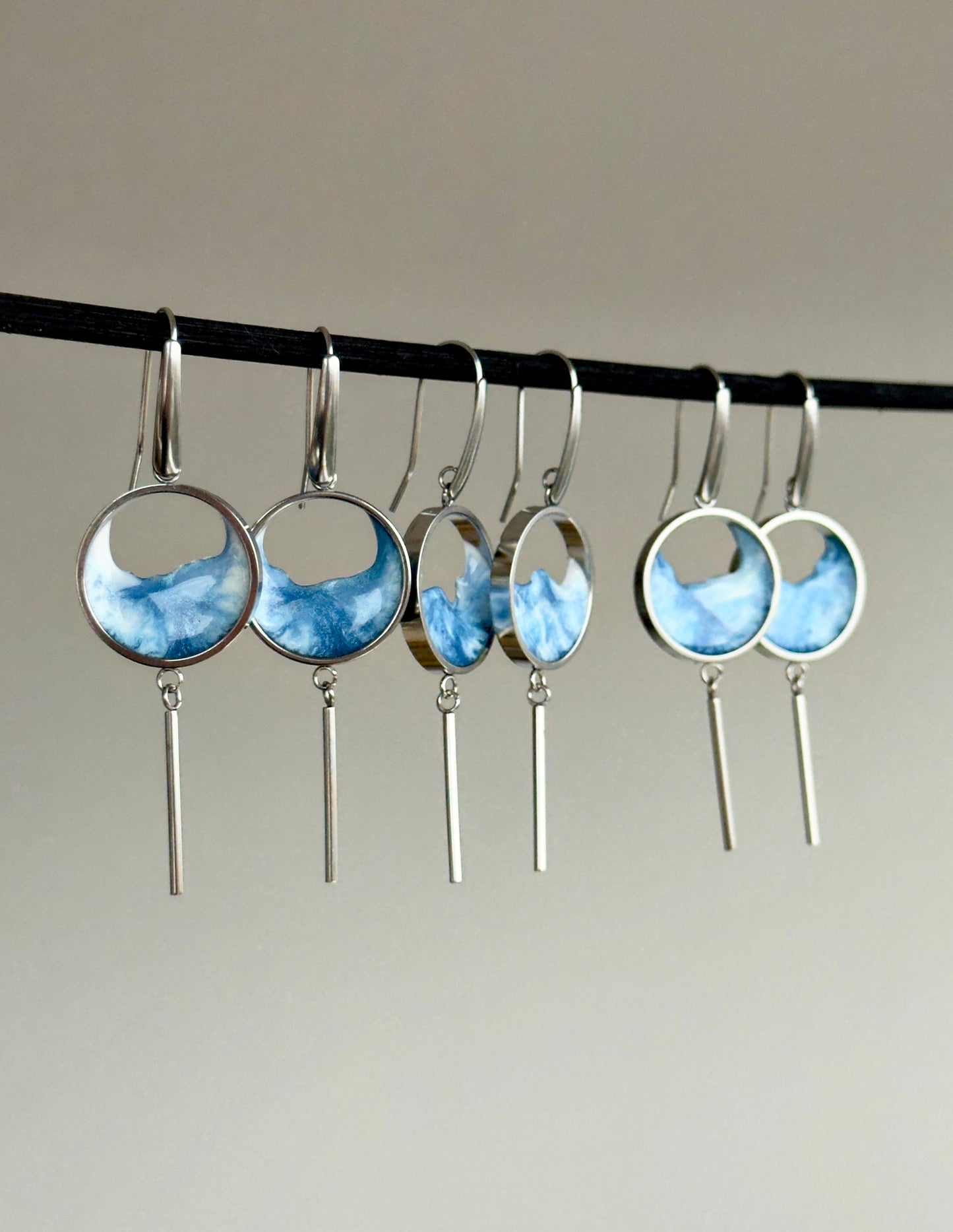 Pendientes de acero inoxidable con diseño de olas