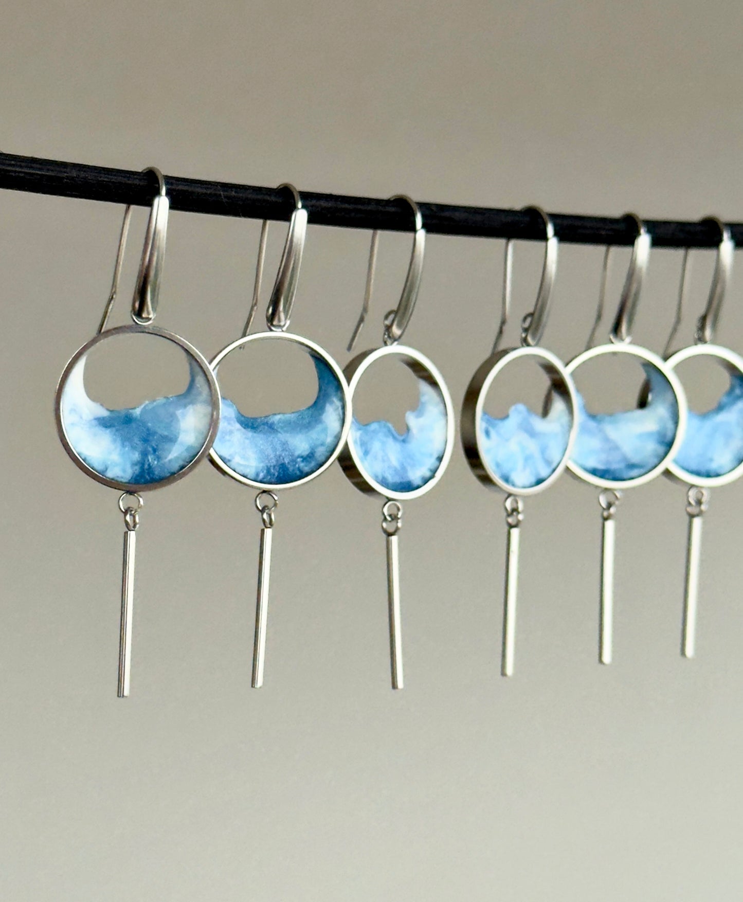 Pendientes de acero inoxidable con diseño de olas