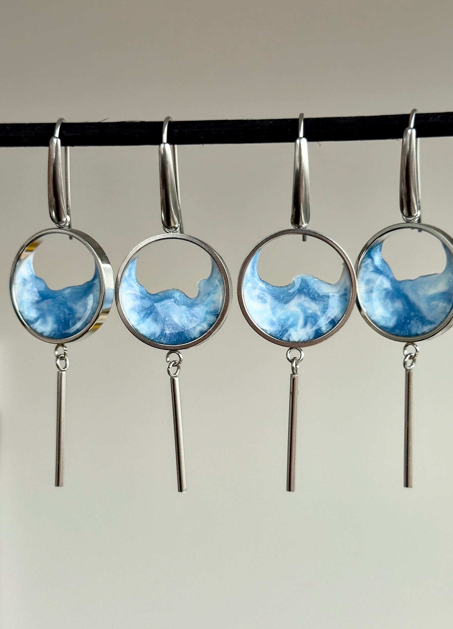 Pendientes de acero inoxidable con diseño de olas