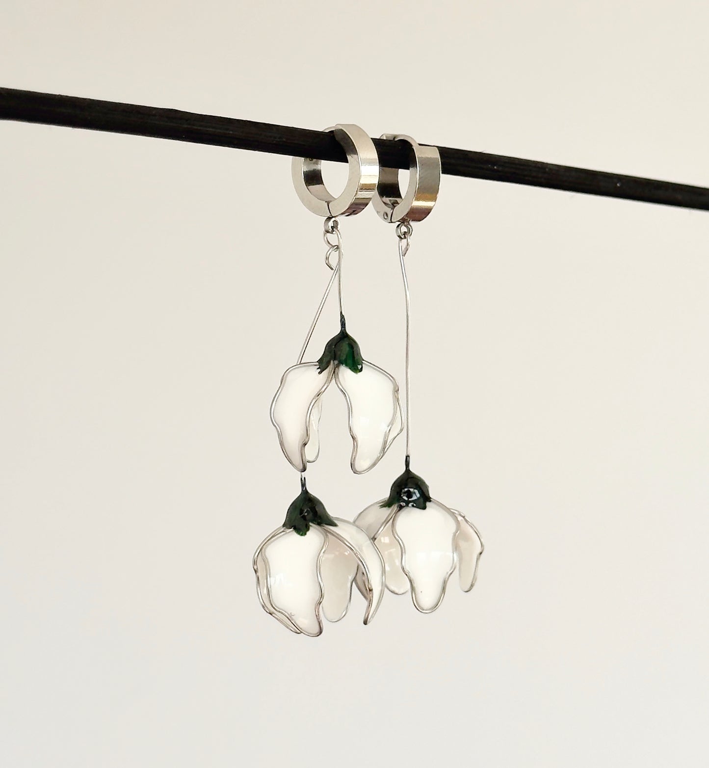 Pendientes blancos con forma de flor