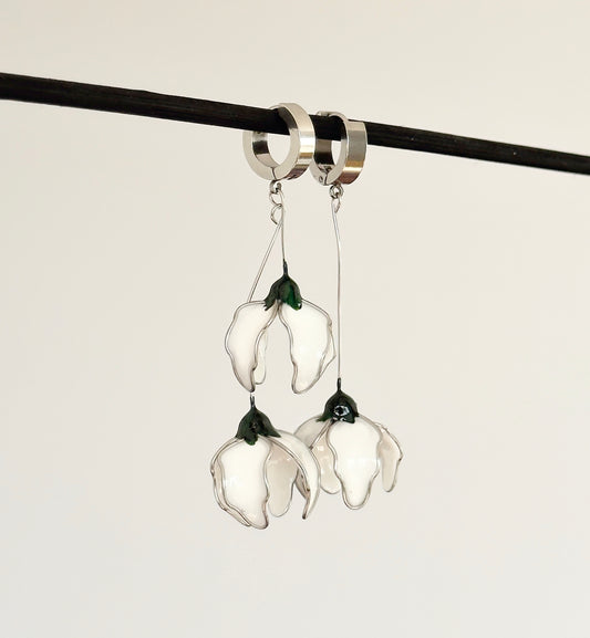 White flower-shaped earrings