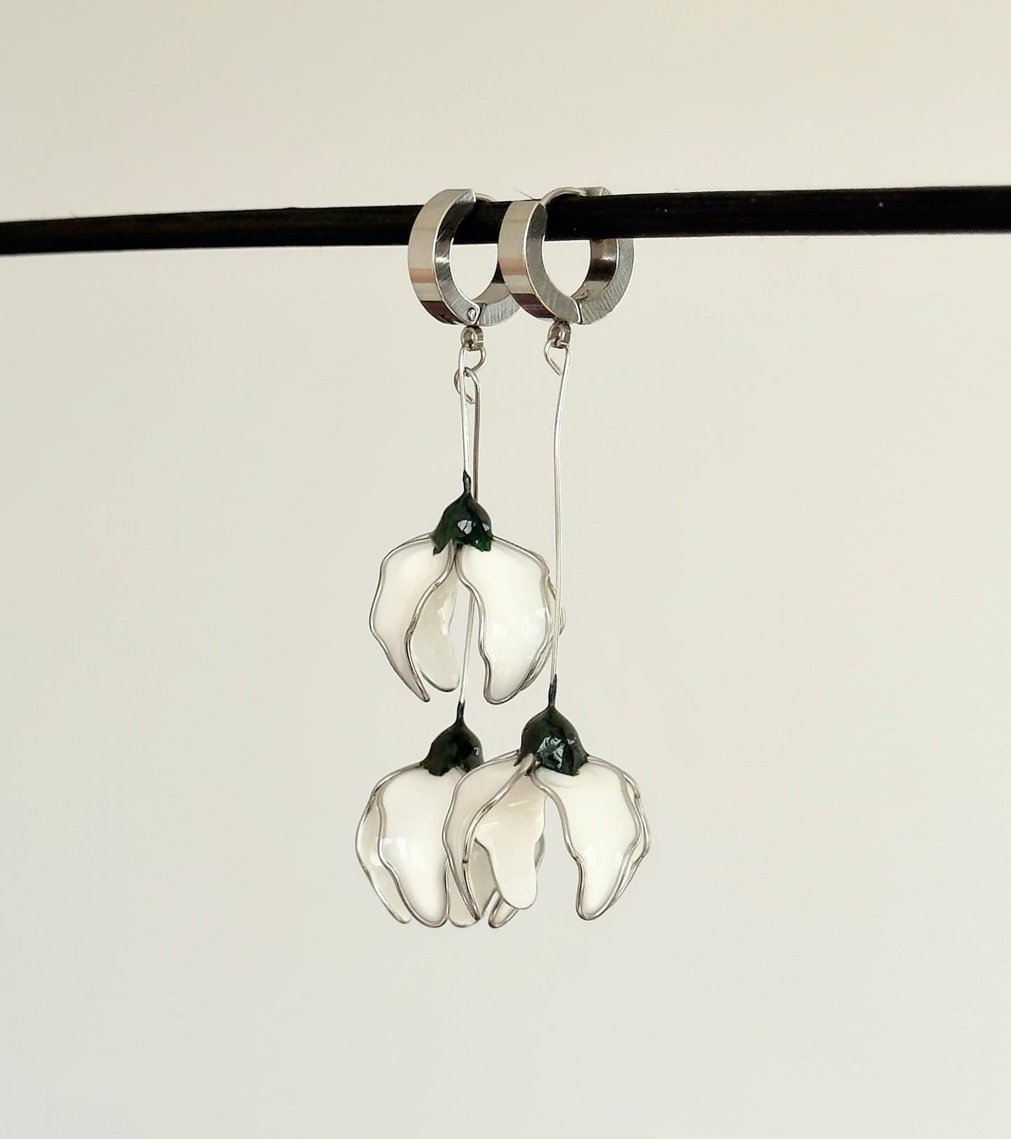 Pendientes blancos con forma de flor