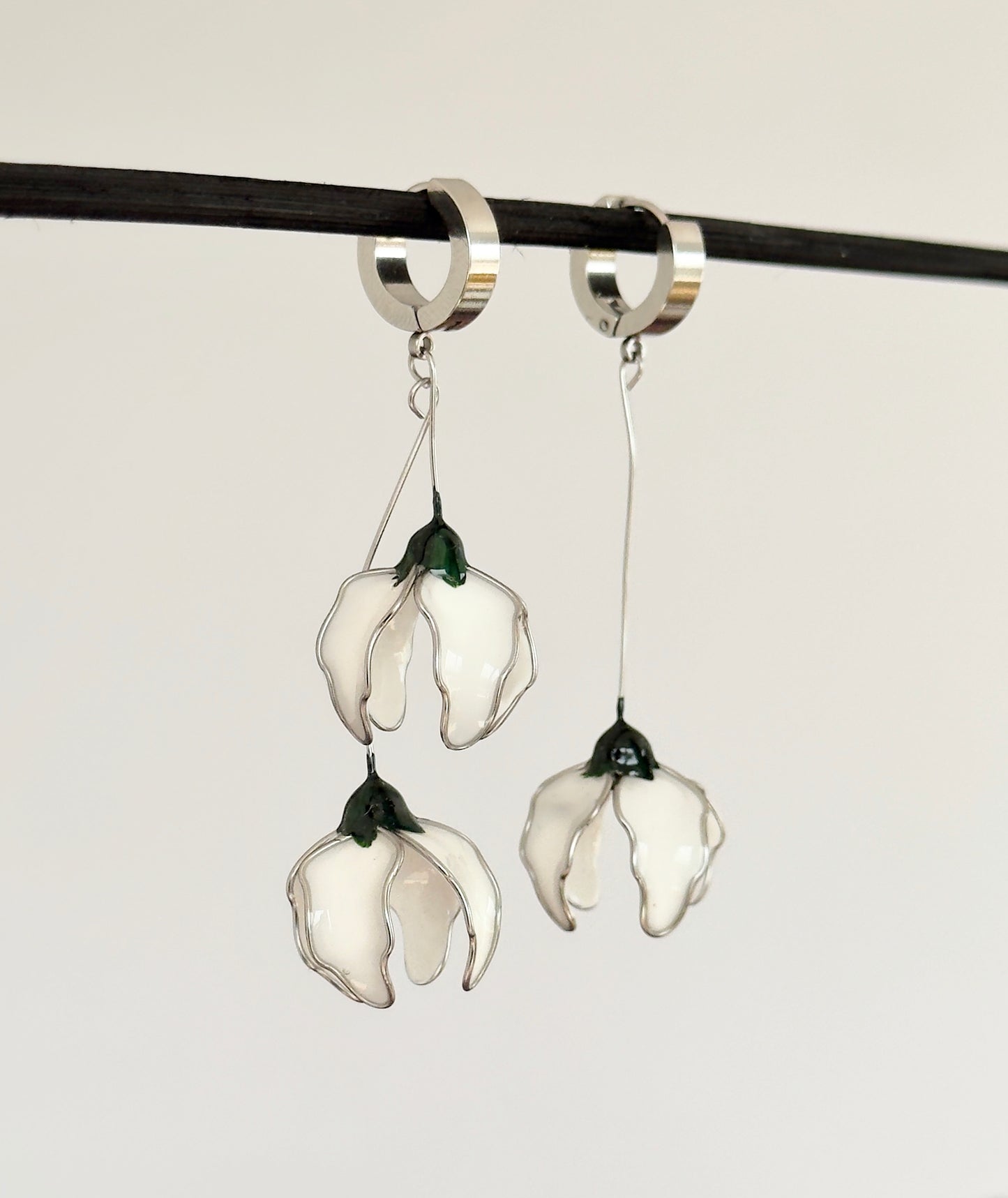 Pendientes blancos con forma de flor