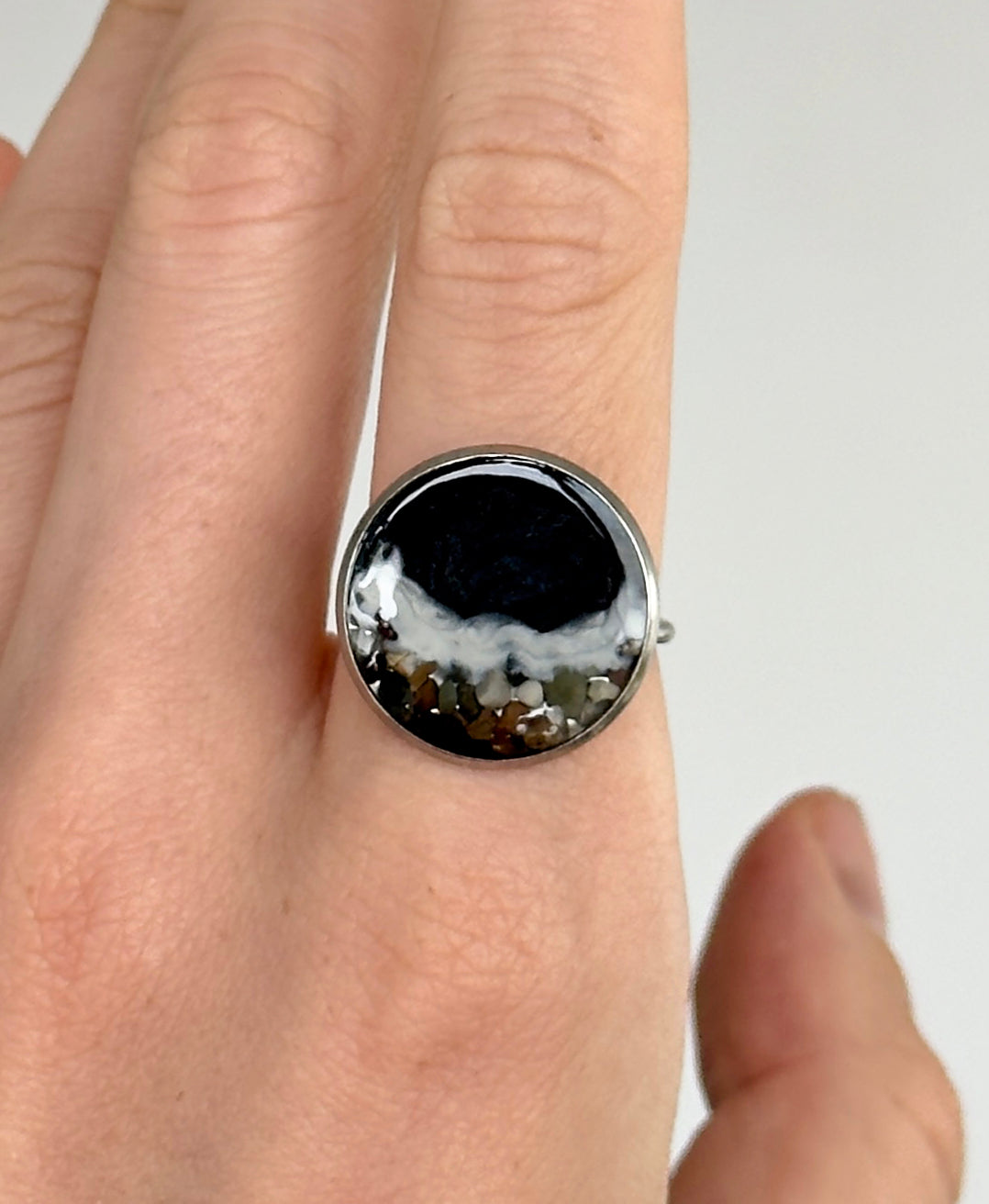 Anillo de acero inoxidable con motivos marinos