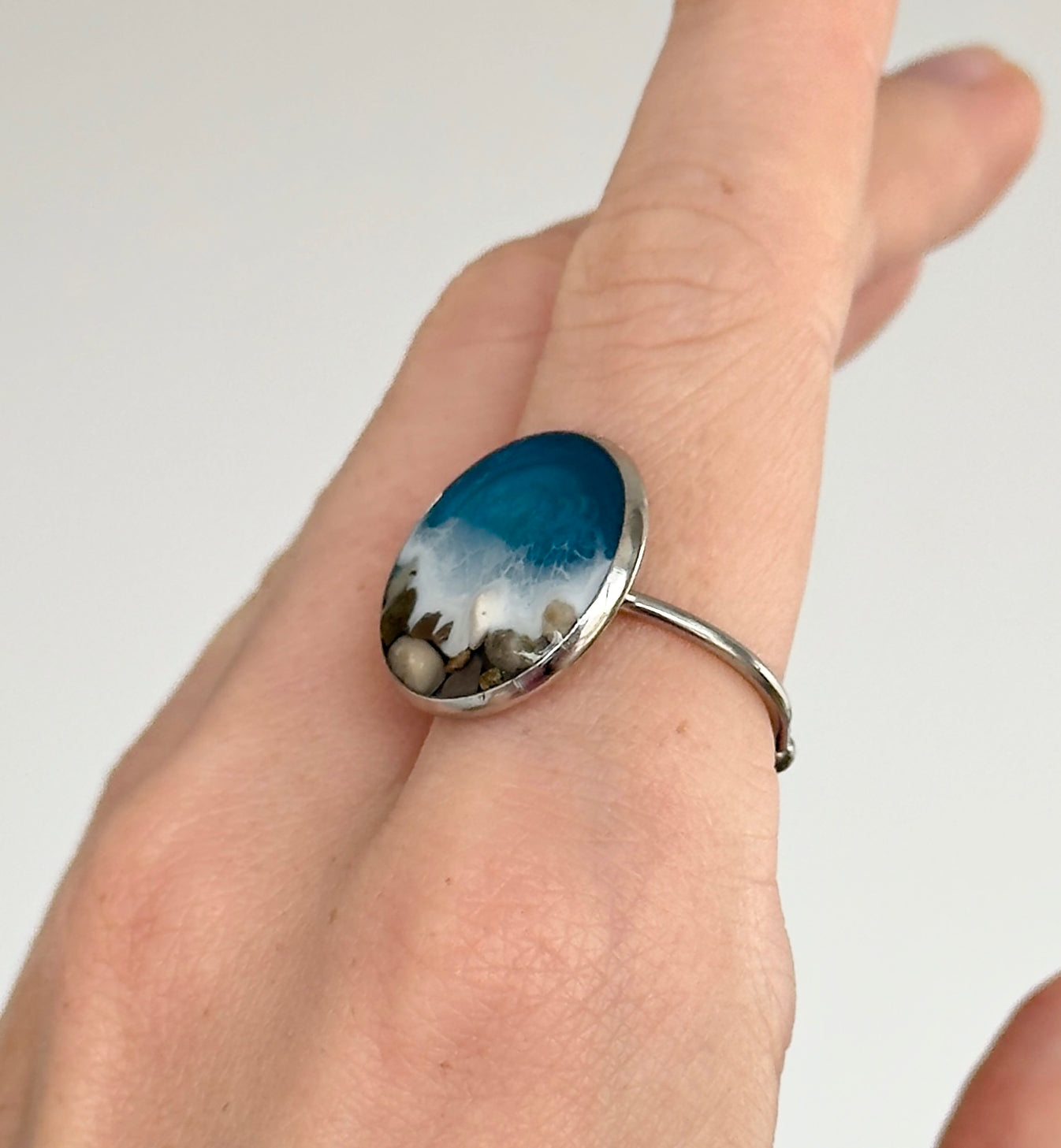 Anillo de acero inoxidable con motivos marinos