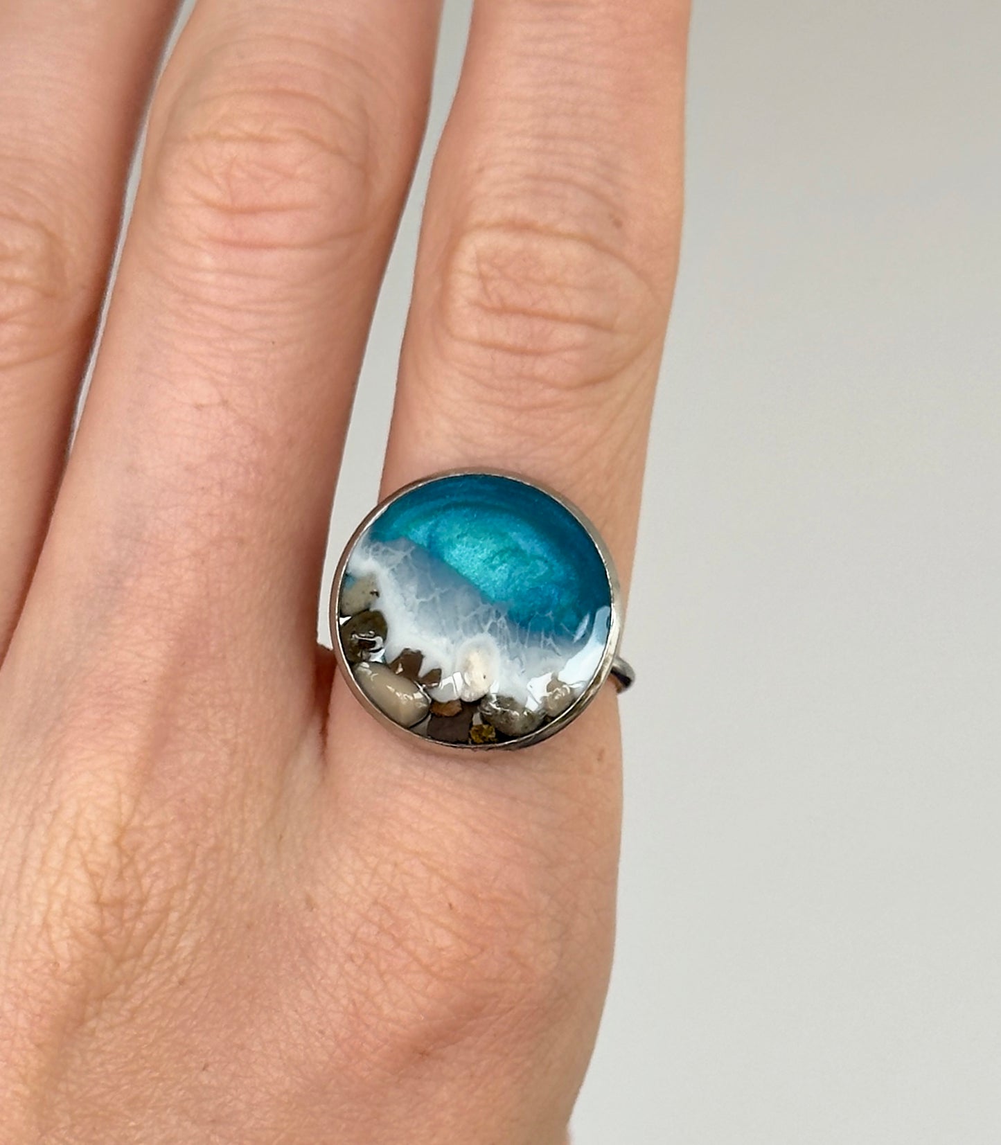 Anillo de acero inoxidable con motivos marinos