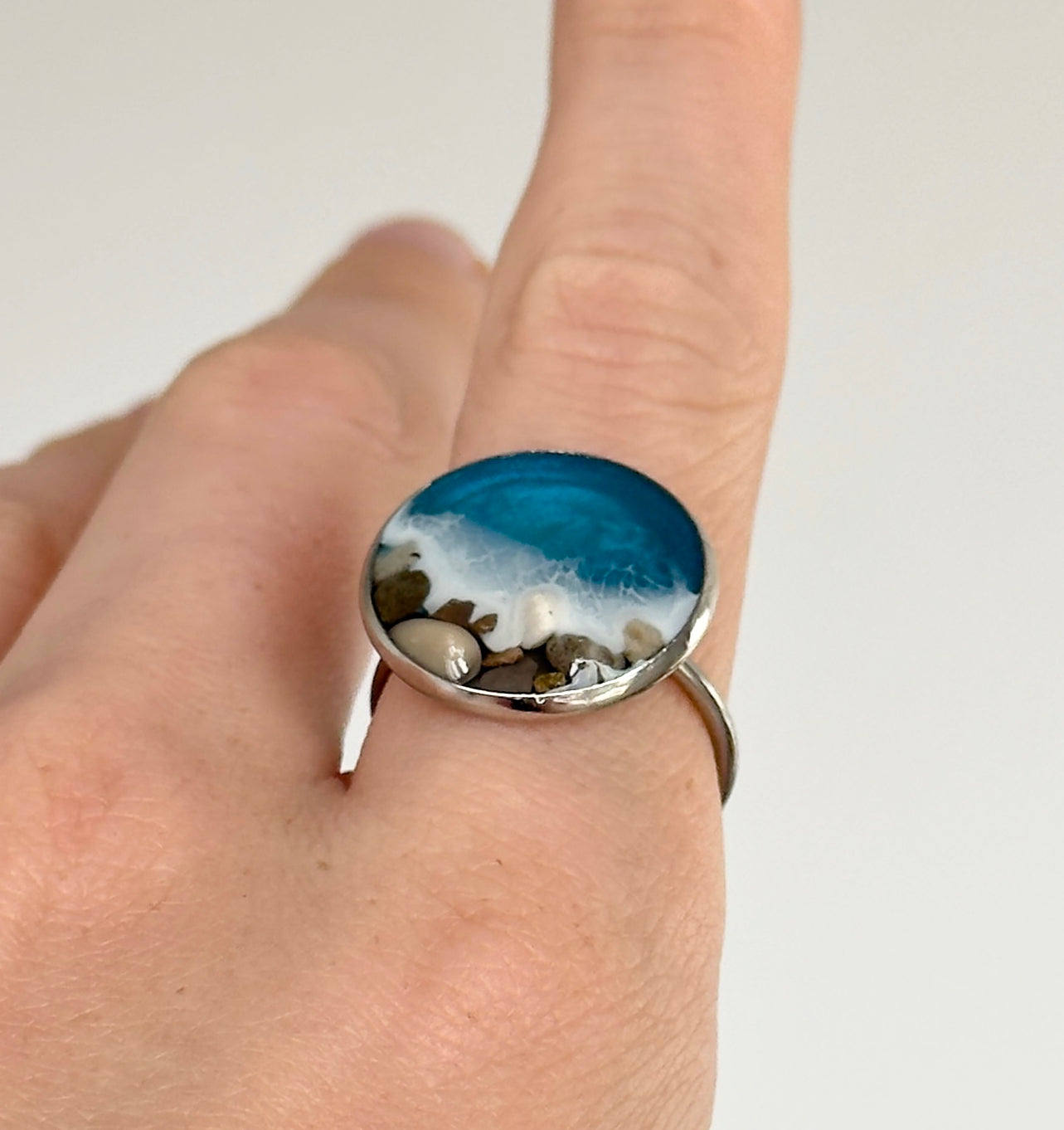Anillo de acero inoxidable con motivos marinos
