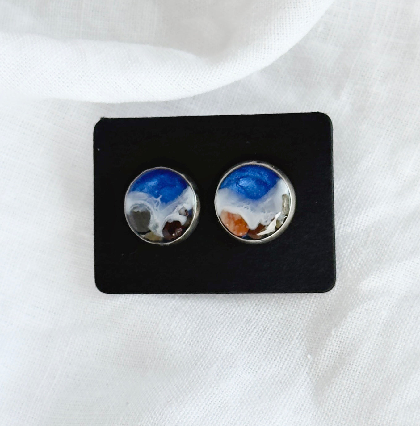 Stainless steel stud earrings with marine motifs