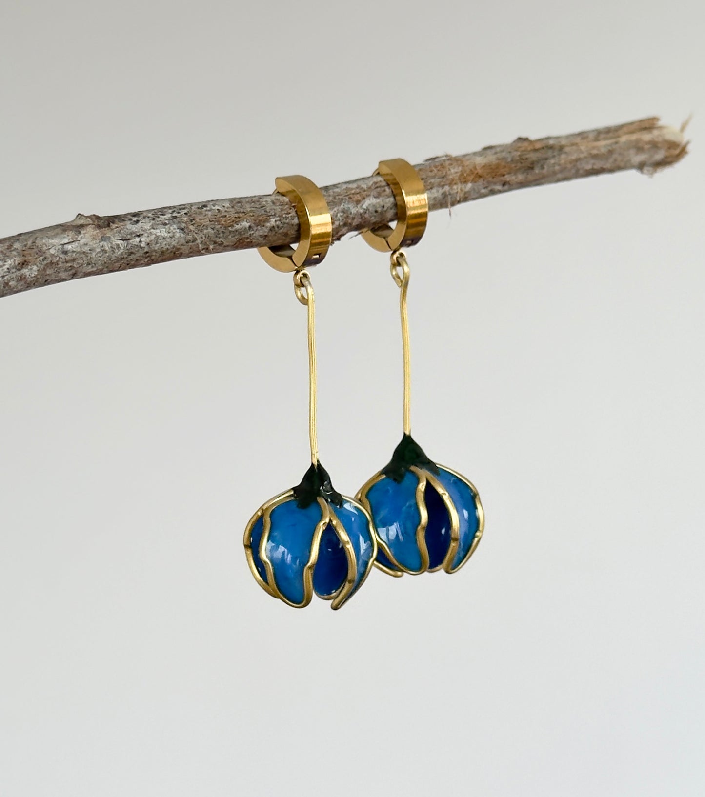 Pendientes con flores azules