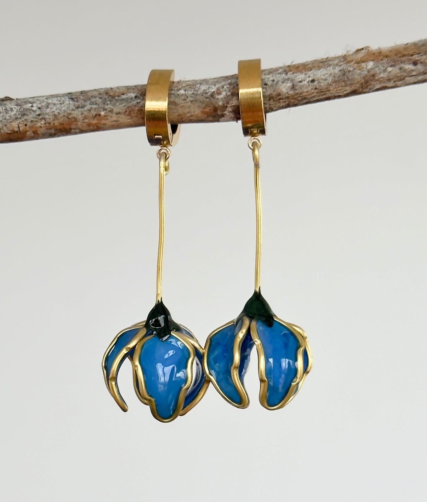 Pendientes con flores azules