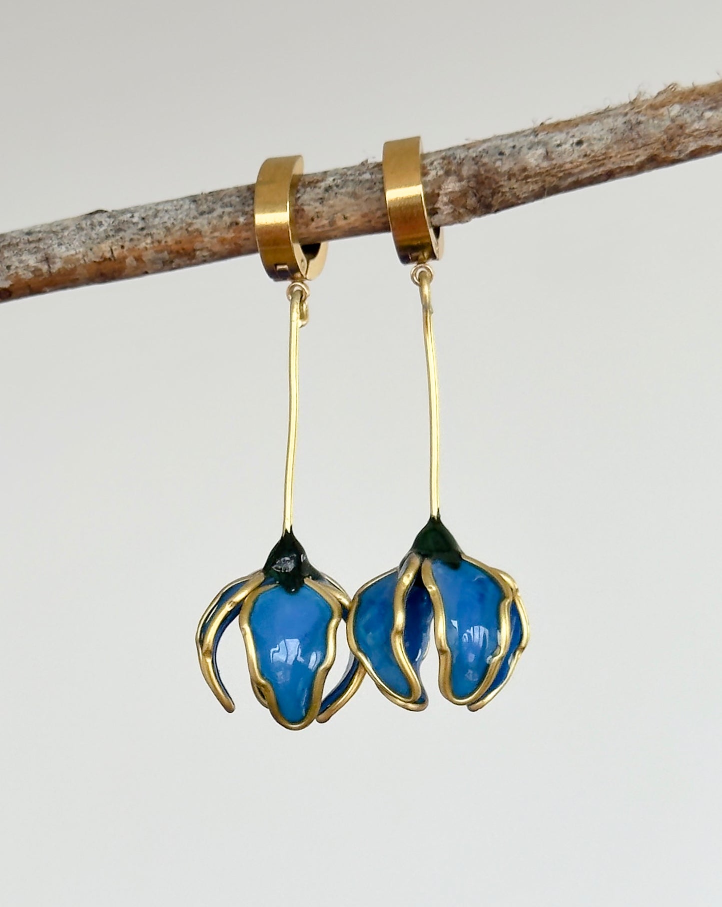 Pendientes con flores azules