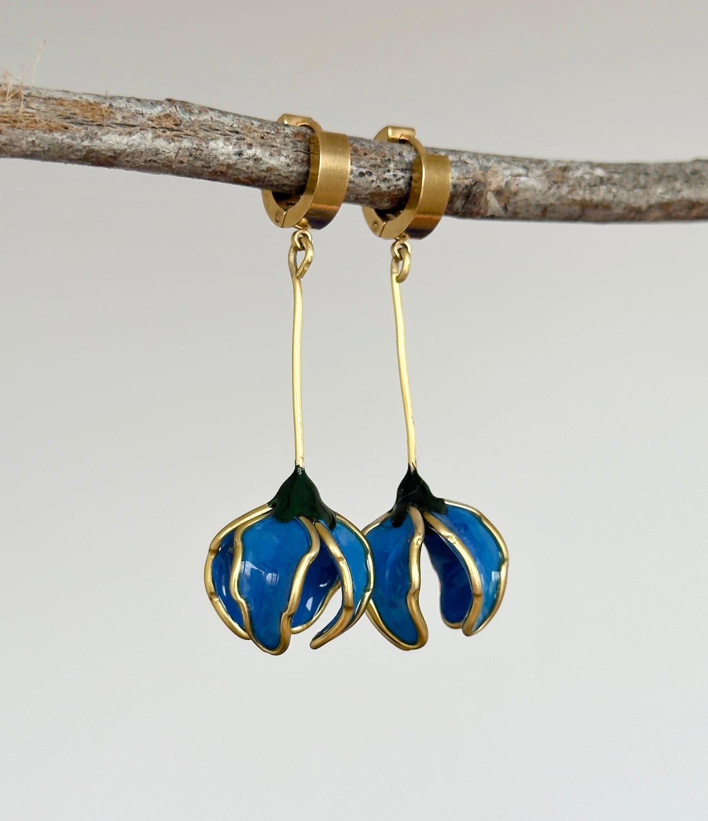 Pendientes con flores azules
