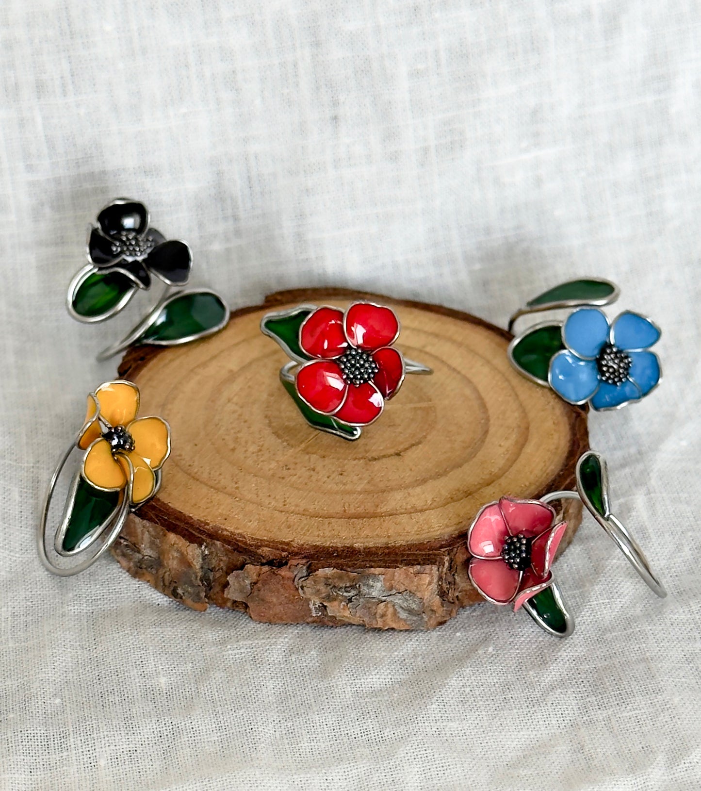 Anillo con flor de acero inoxidable