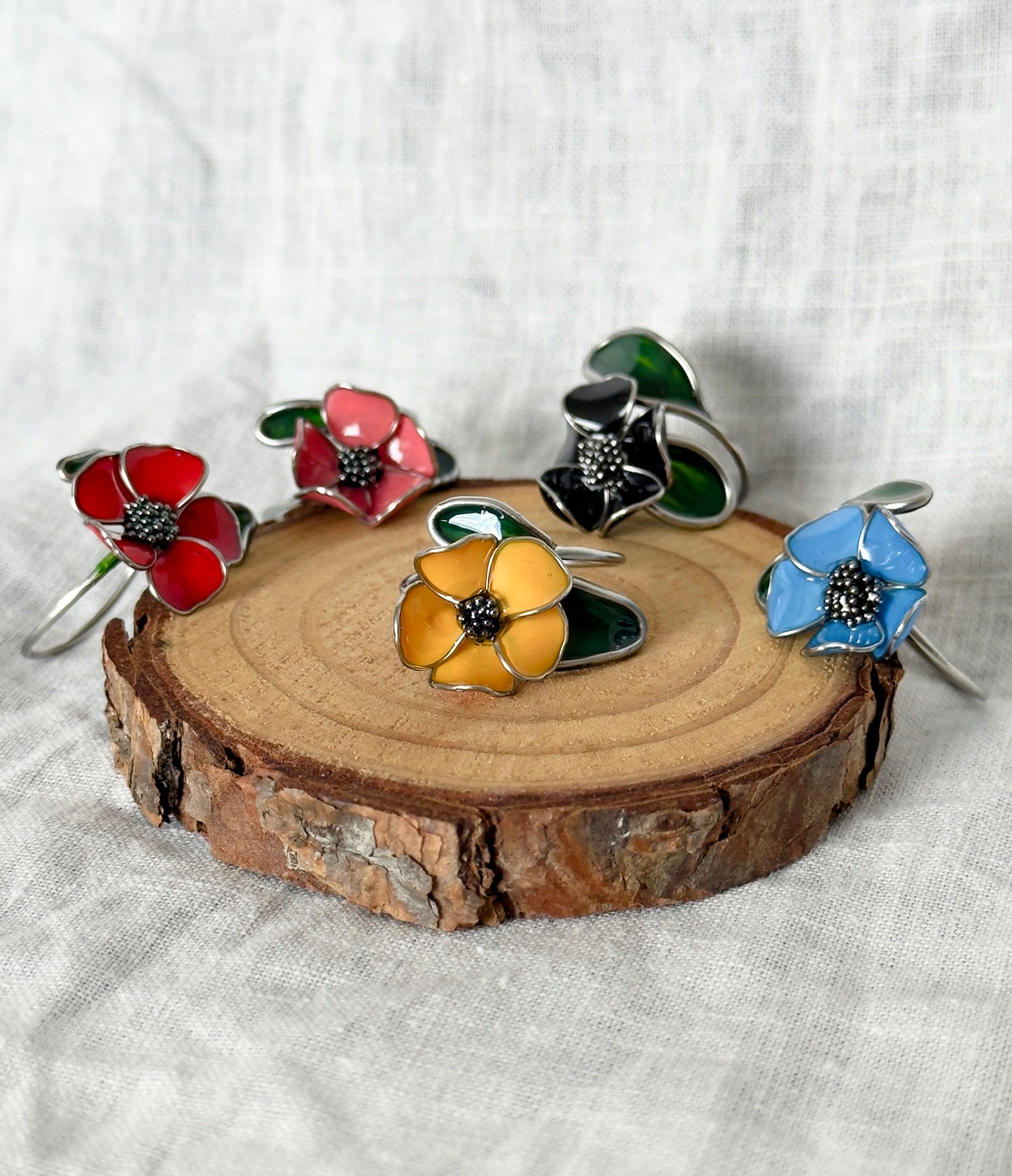 Anillo con flor de acero inoxidable