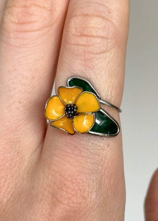 Anillo con flor de acero inoxidable