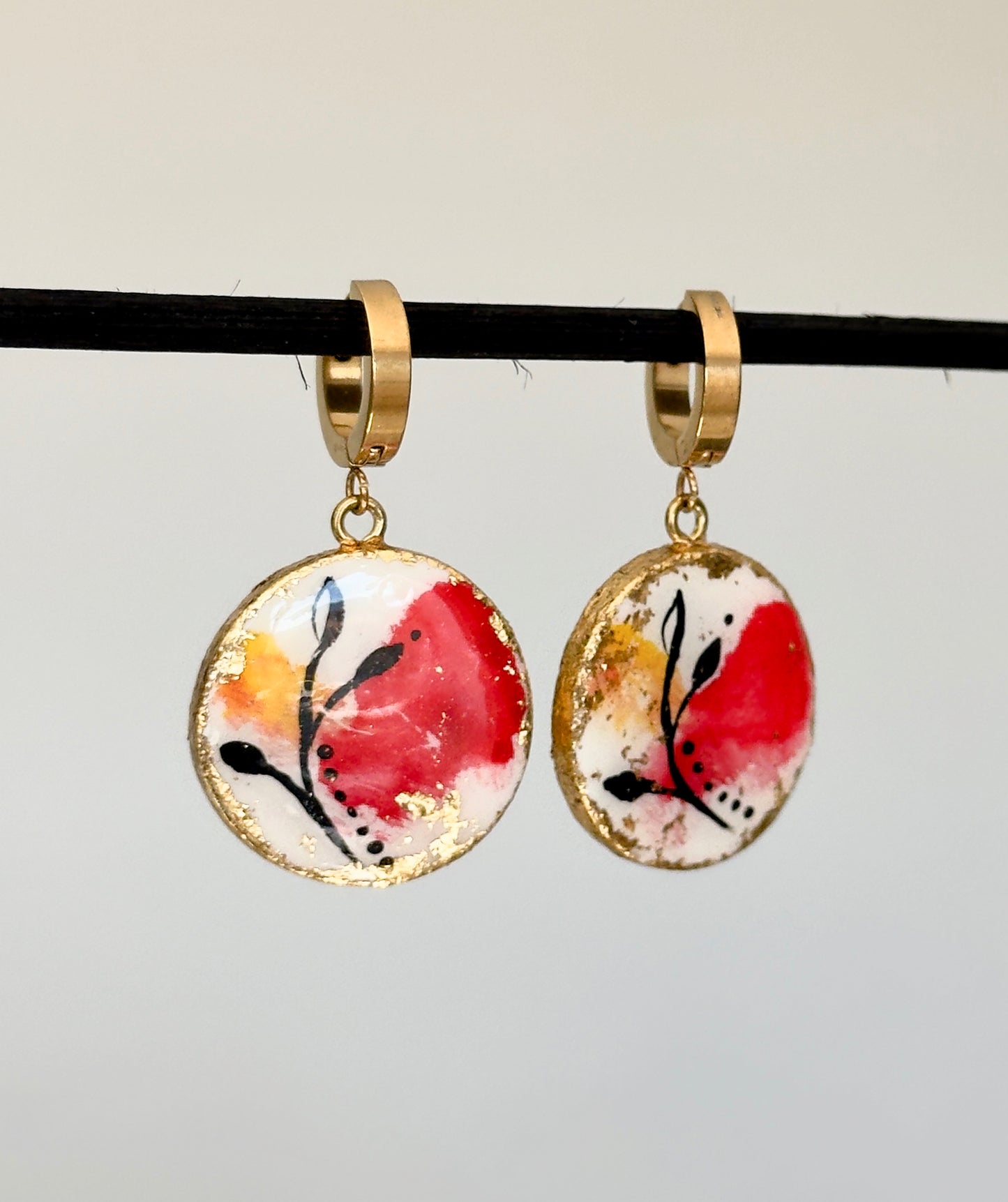 Pendientes blancos pintados