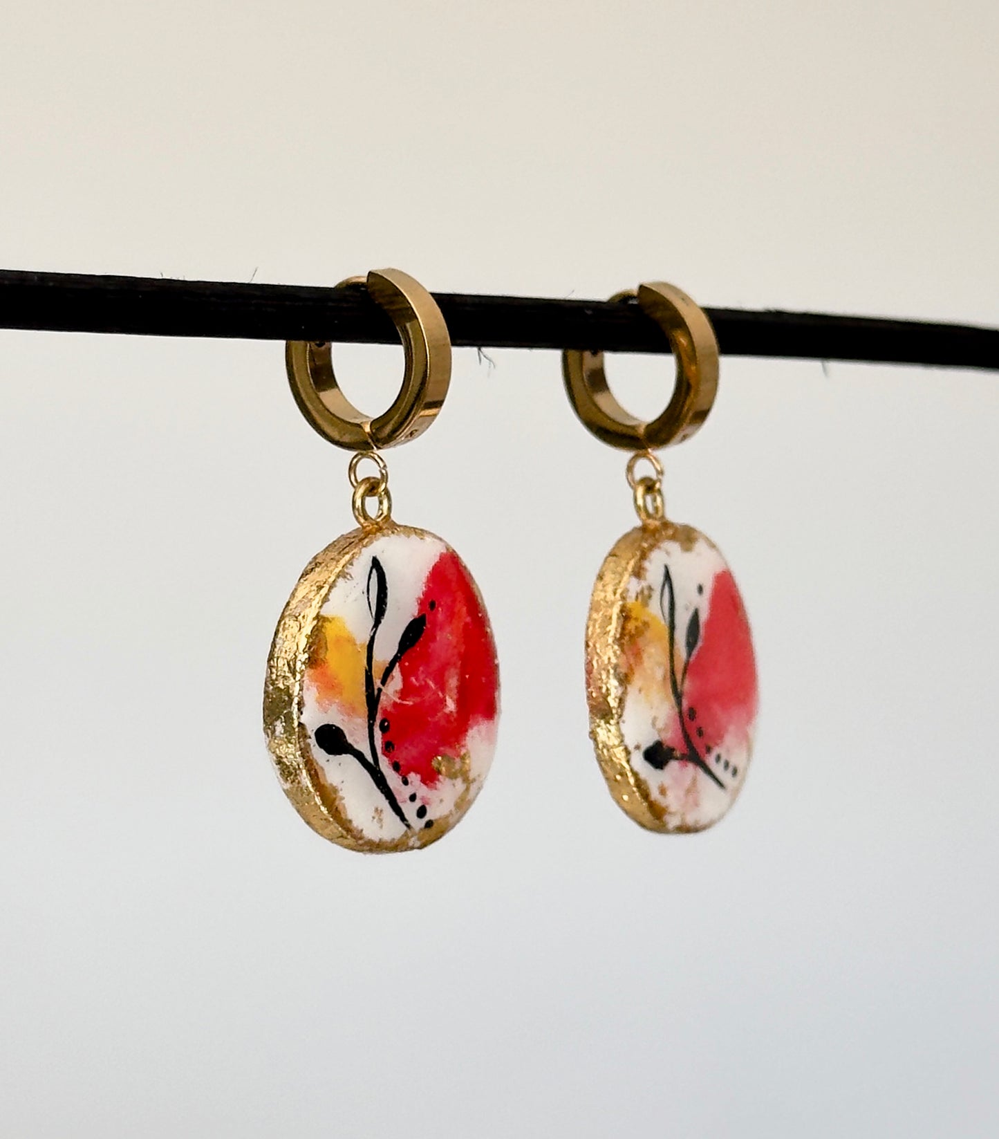 Pendientes blancos pintados