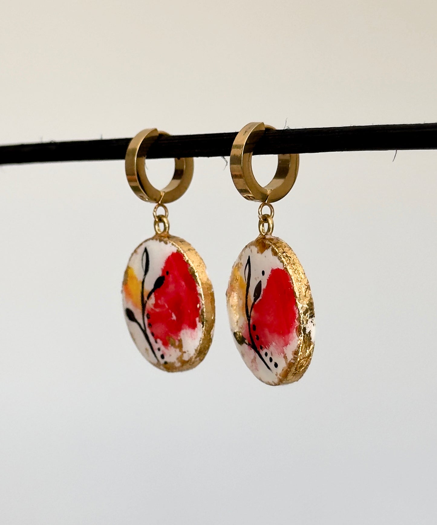 Pendientes blancos pintados
