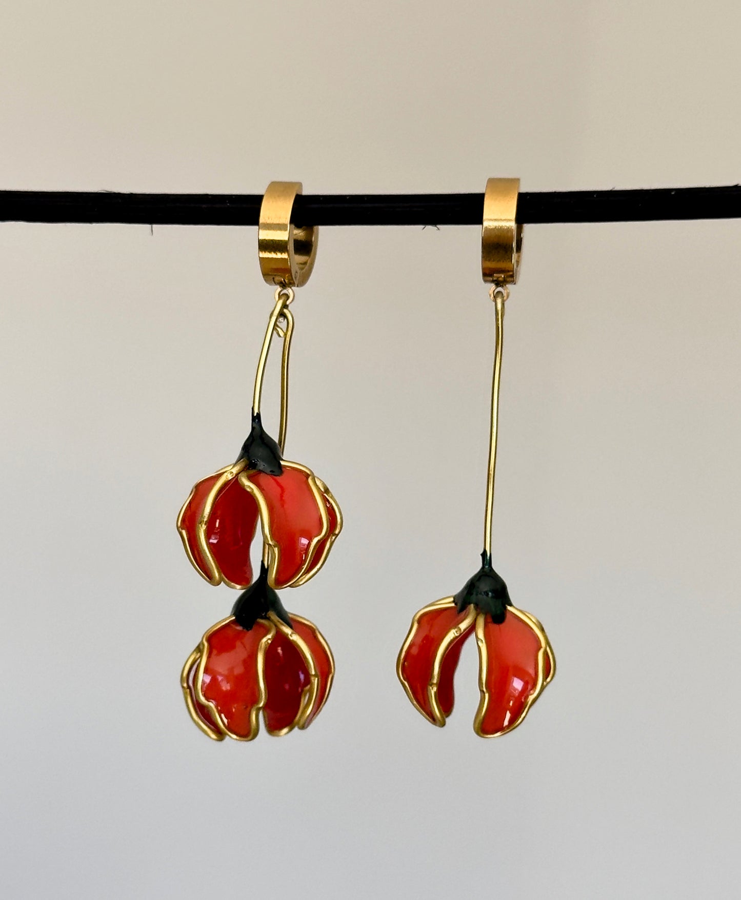 Pendientes con flores naranjas