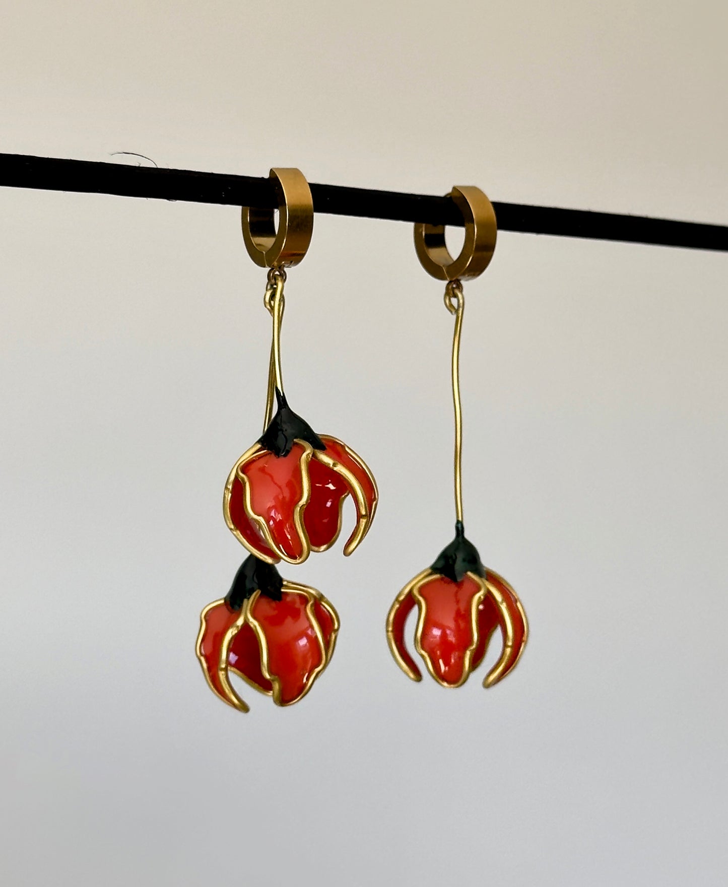 Pendientes con flores naranjas